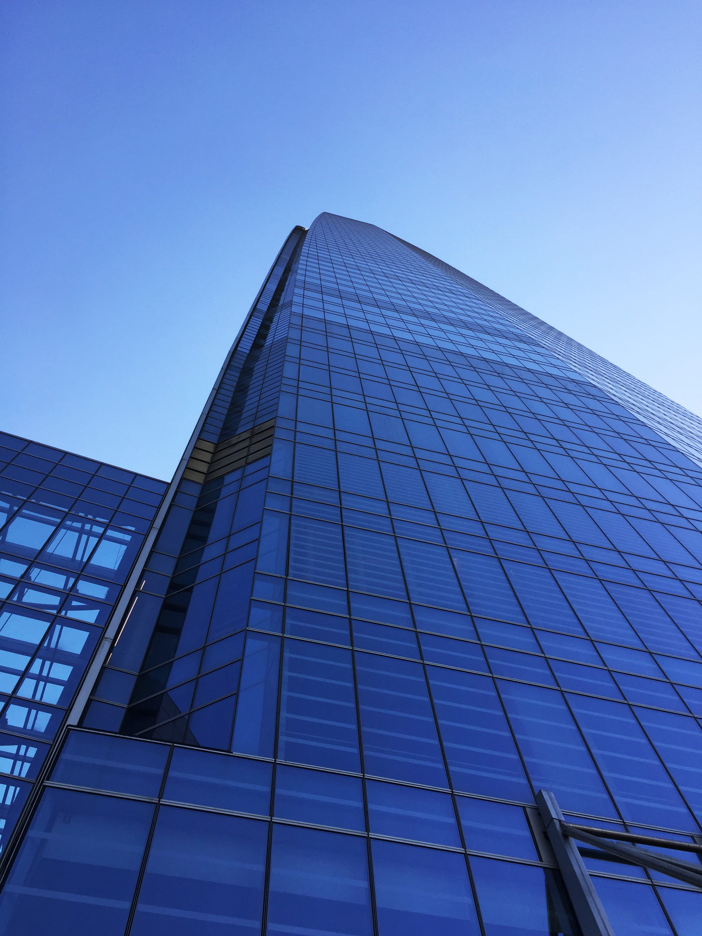 low angle view, sky, nature, clear sky, skyscraper, 2K, tall - high, reflection, city, office building exterior, costanera, glass, otto, glass - material, Phone HD Wallpaper