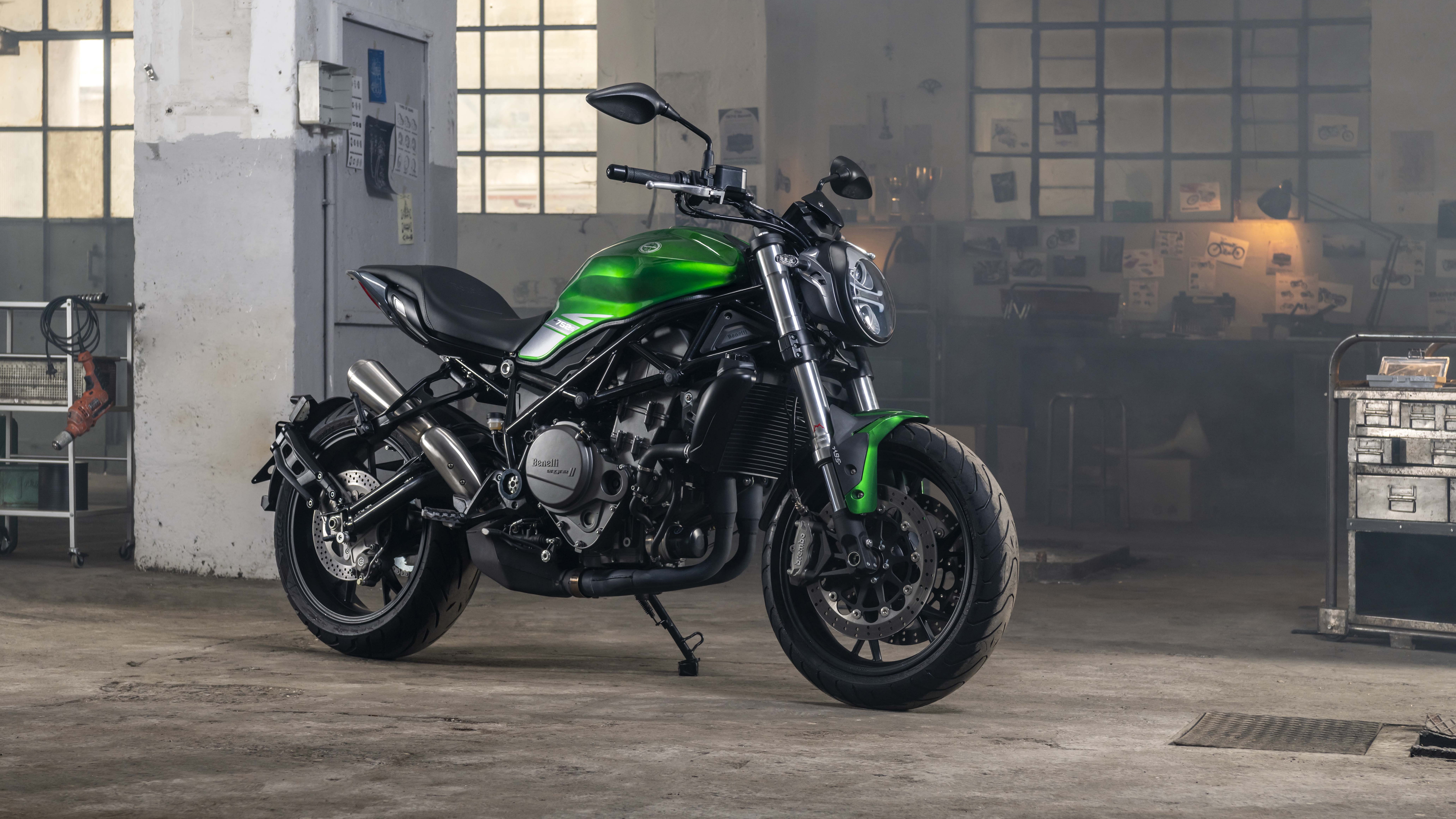 transportation, land vehicle, day, 752S, motor vehicle, k, 8K, travel, street, motor scooter, building, parking, 2019, building exterior, wheel, no people, HD Wallpaper