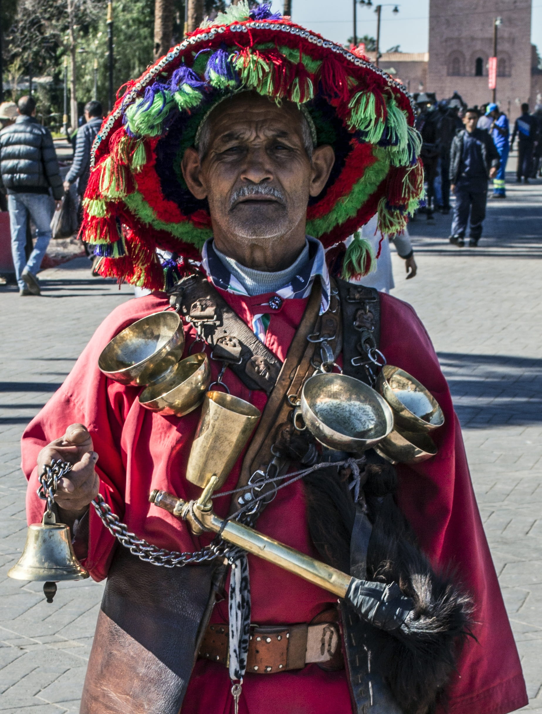 holding, men, musician, incidental people, real people, moroccan, tradition, outdoors, dress, marching band, clay, africa, people, government, atlas, performance, Phone HD Wallpaper