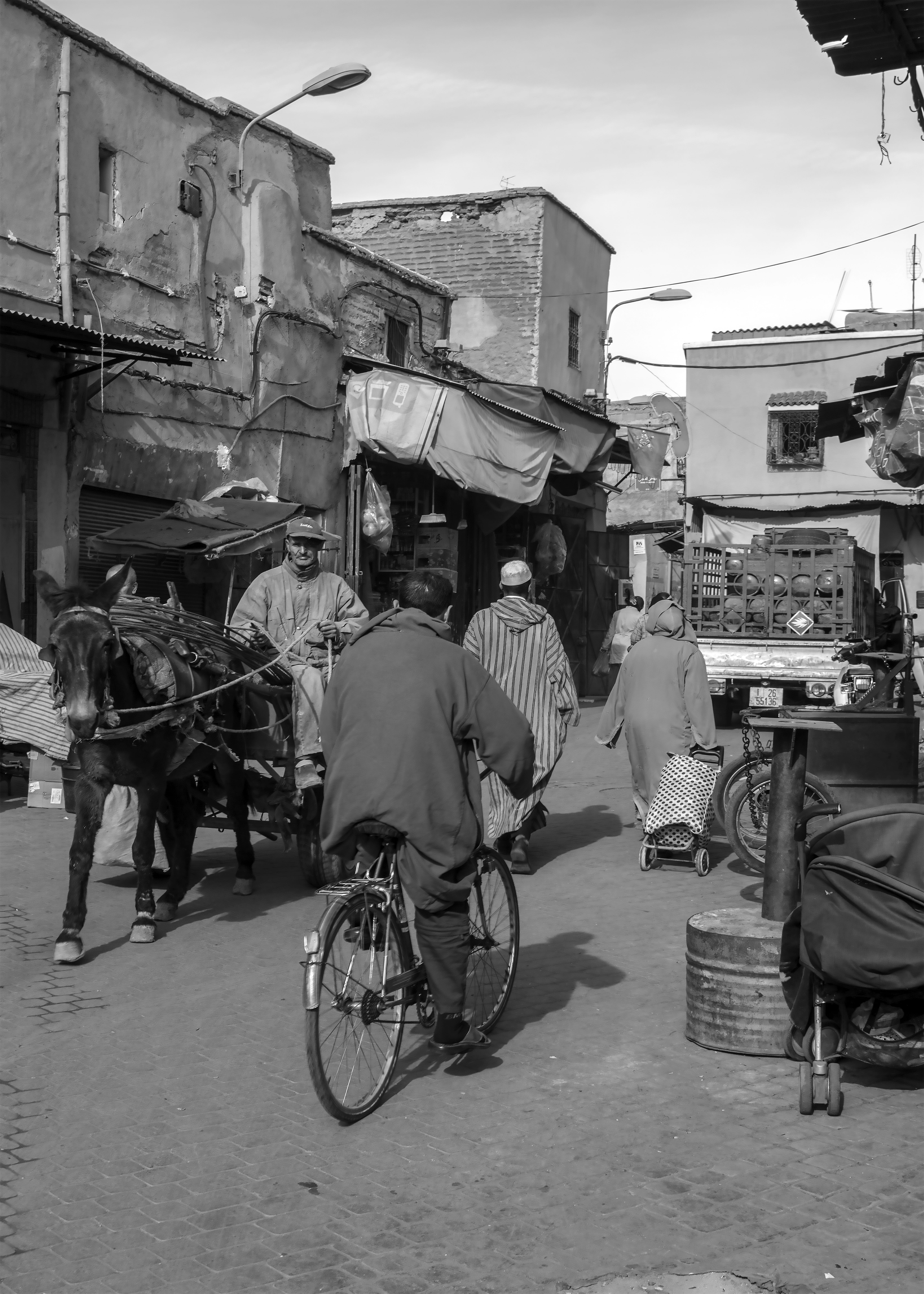 traditional, arabic, land vehicle, architecture, moroccan, women, africa, people, tourism, bicycle, city, streets, group of people, street, transportation, Phone HD Wallpaper