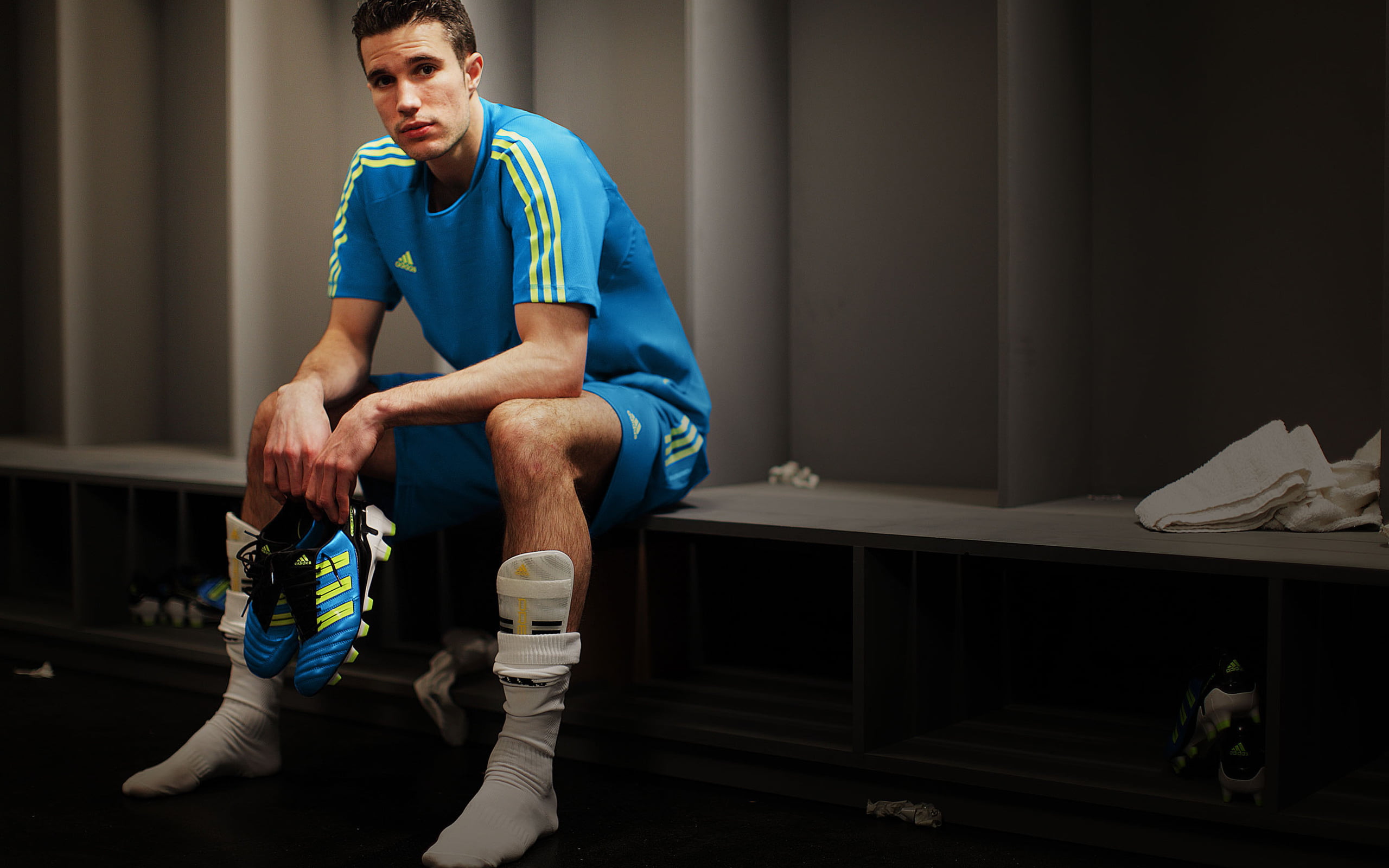 healthy lifestyle, lifestyles, young adult, sitting, robin, adidas, sport, indoors, van, Football, soccer, 2K, home interior, full length, one person, HD Wallpaper