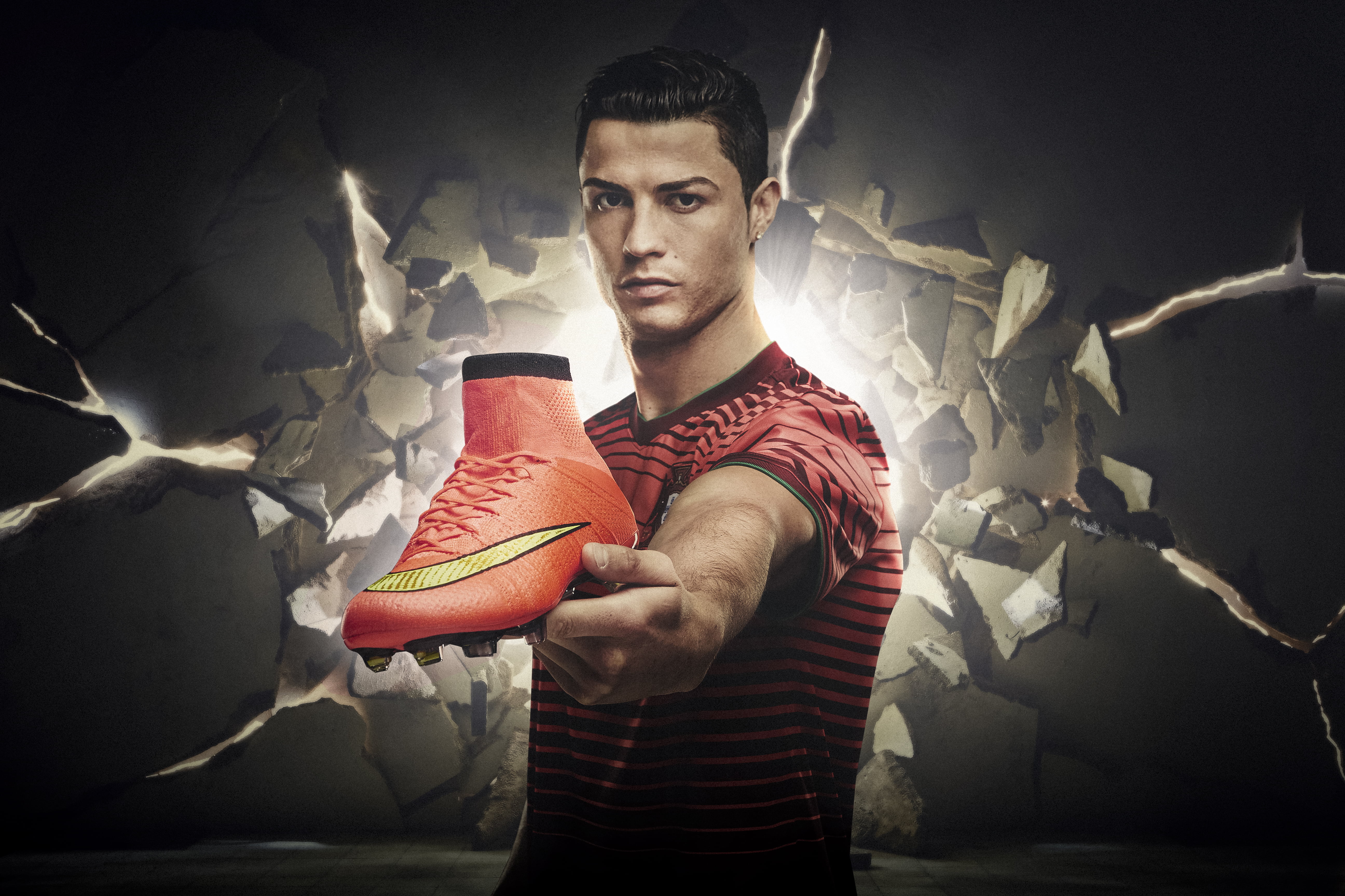 portrait, young Men, males, confidence, lifestyles, Cleats, leisure activity, indoors, serious, Star, looking, high, Real Madrid, one Person, shoe, Crstiano Ronaldo, HD Wallpaper