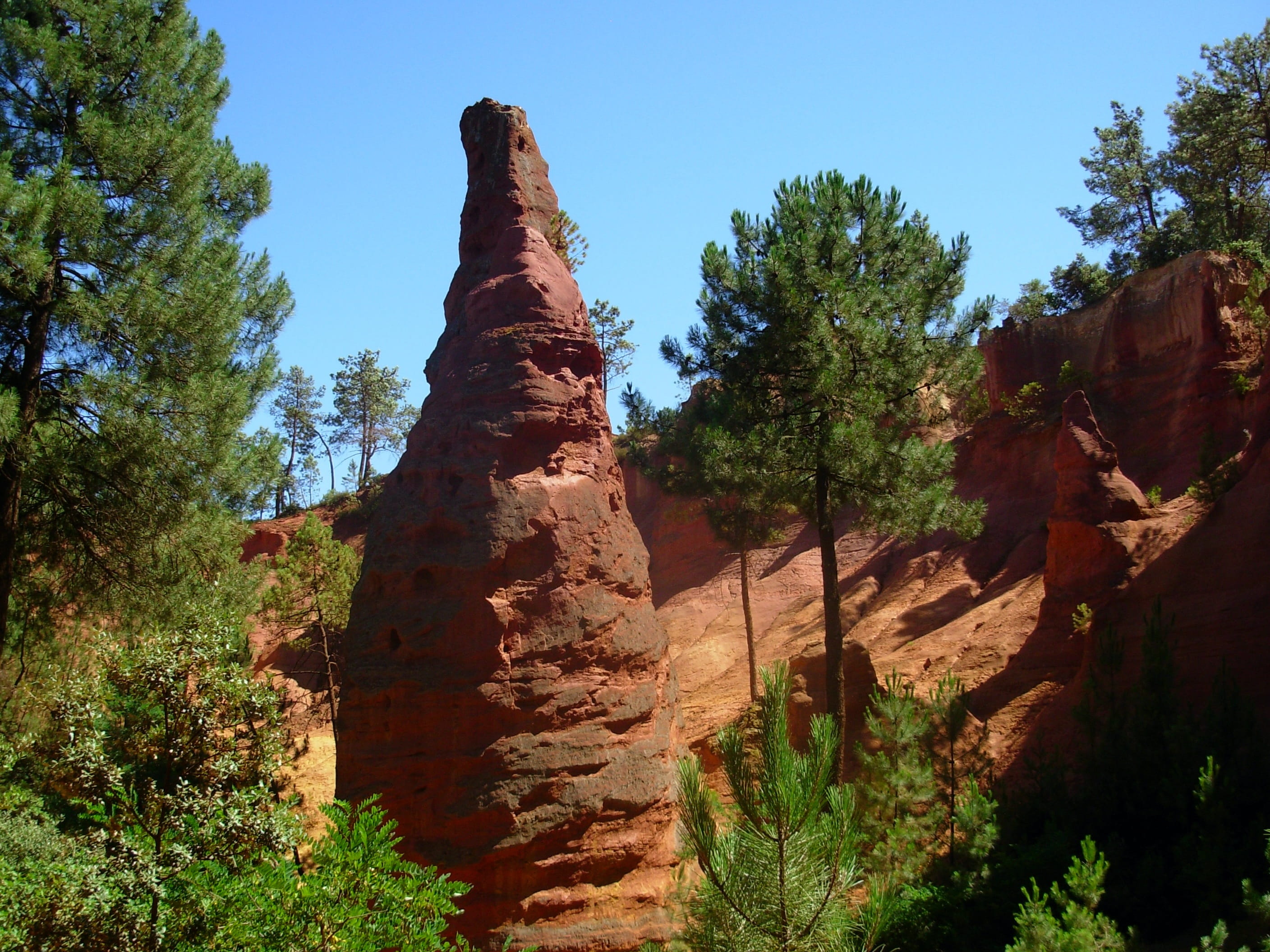 tranquility, tree, rock formation, sandstone, rock, ochre, travel, tranquil scene, beauty in nature, outdoors, scenics - nature, provence, 2K, no people, HD Wallpaper