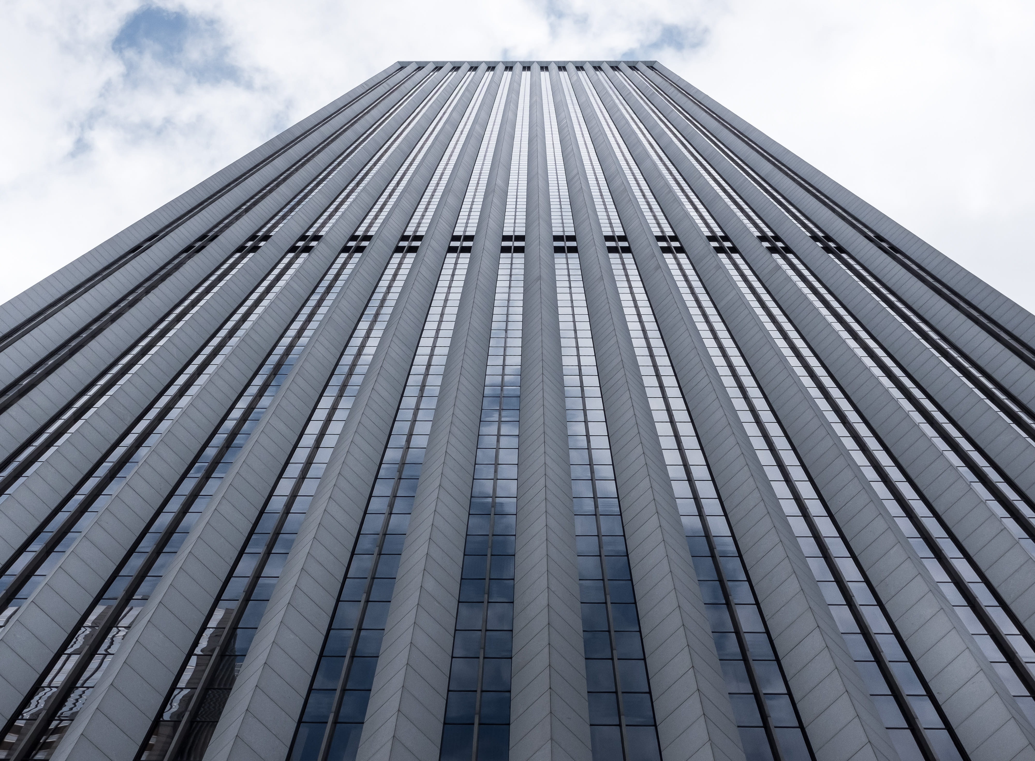 tower, white, stone, aon, building exterior, center, chicago, business, cloud - sky, city, 4K, tall - high, pattern, nature, office, sky, technology, work, HD Wallpaper