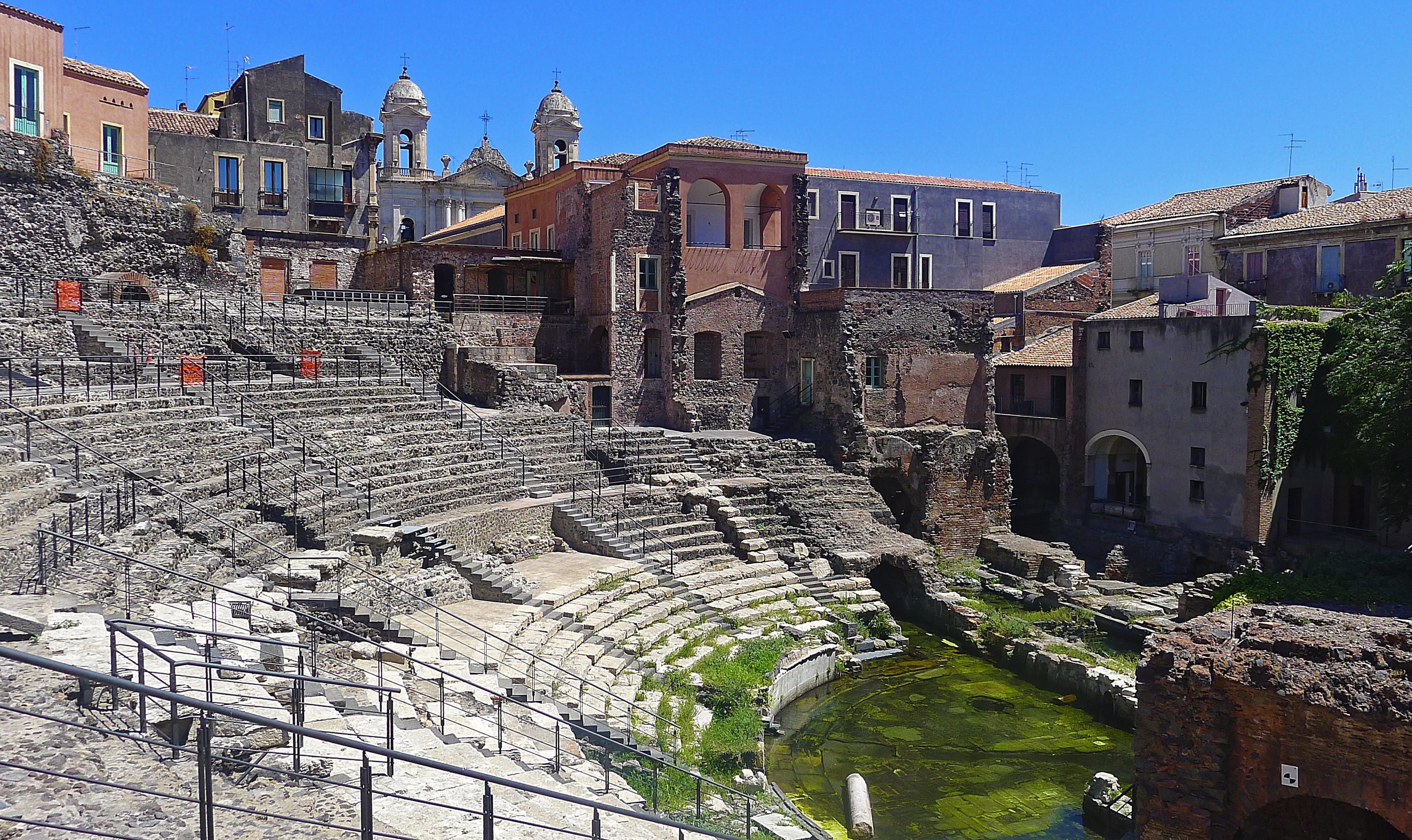 outdoors, architecture, guide, ruined, monument, romano, 2K, monuments, tourism, old, catania, historical centre, travel, culture, building, archaeology, HD Wallpaper
