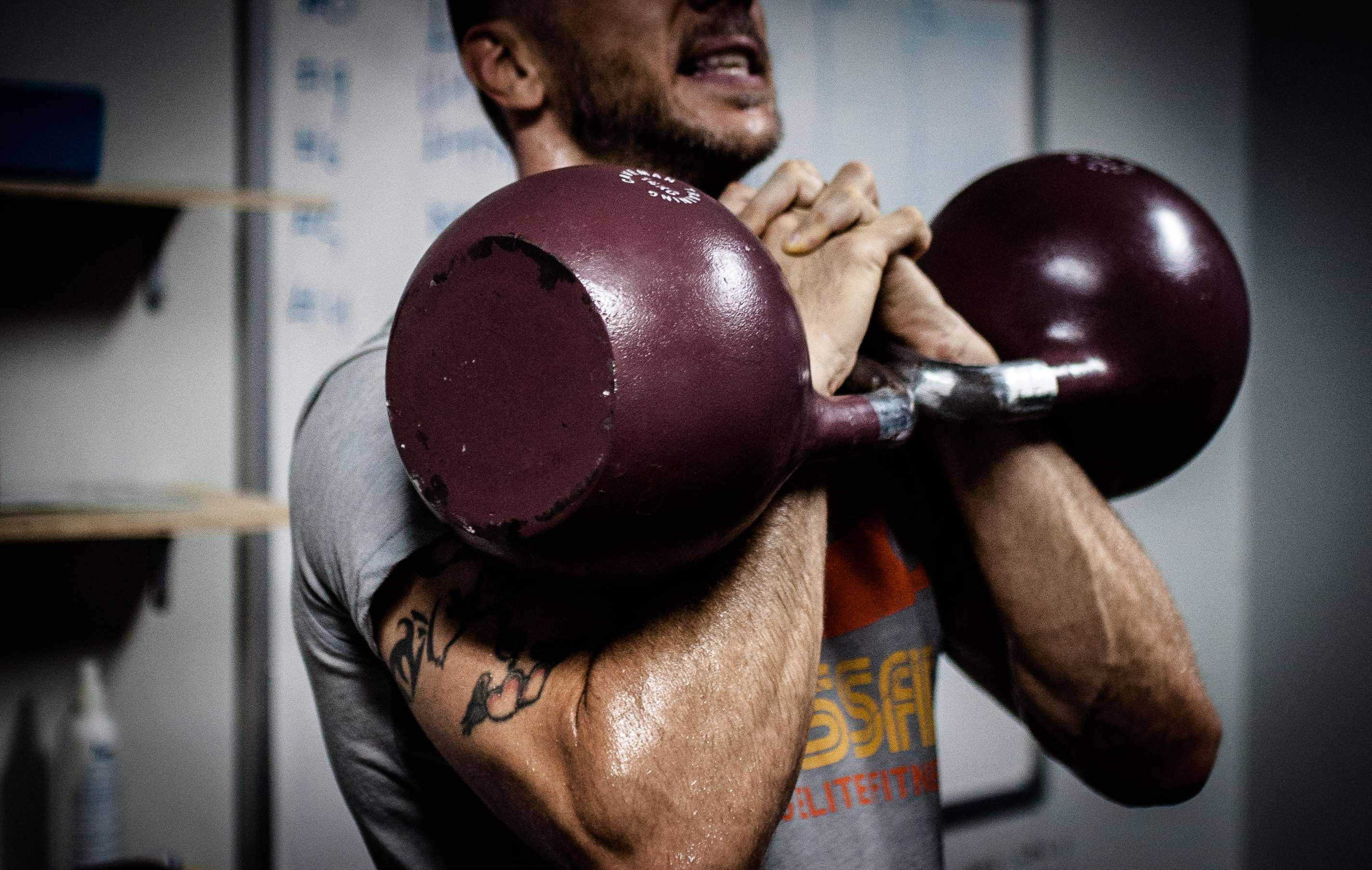 crossfit, muscular build, focus on foreground, exercising, one person, strength, tattoo, cavemantraining, coach, indoors, lifestyles, 2K, leisure activity, HD Wallpaper