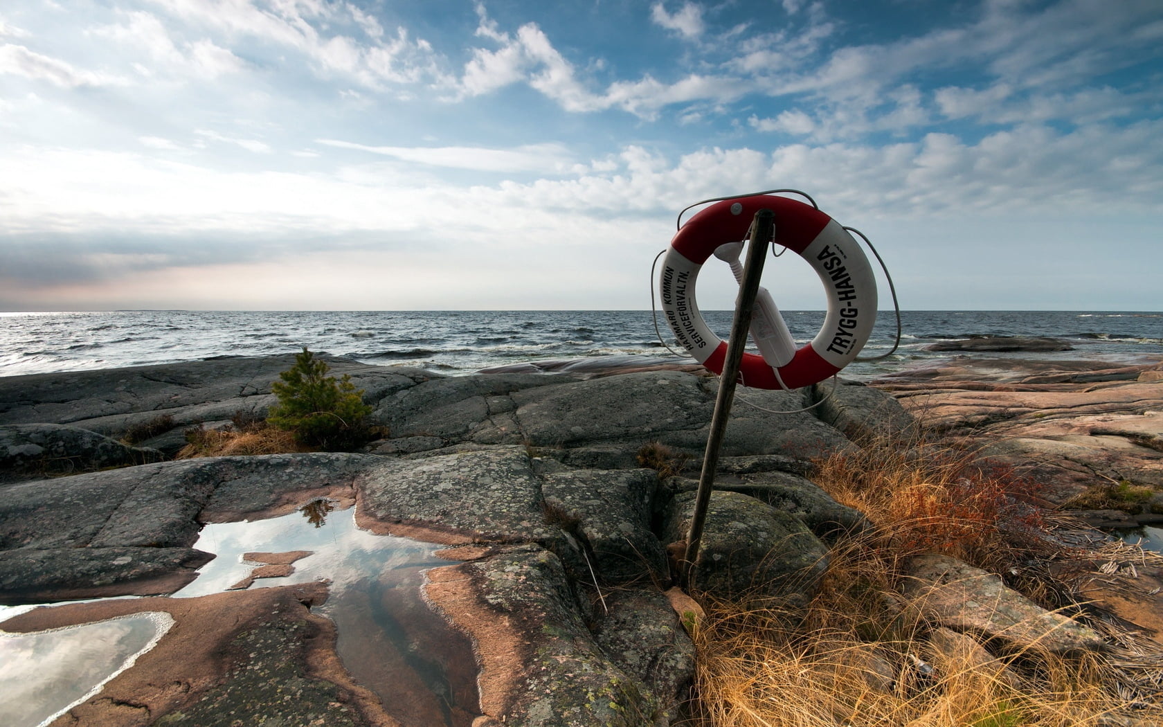 life belt, ring, non-urban scene, beauty in nature, horizon, rock, scenics - nature, bank, beach, horizon over water, sea, land, tranquility, nature, water, HD Wallpaper