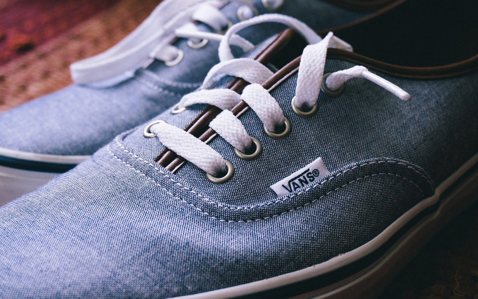 fashion, leather, 1080P, no People, human body part, sneakers, selective focus, denim, shoe, backgrounds, indoors, sports Shoe, real people, still life, HD Wallpaper