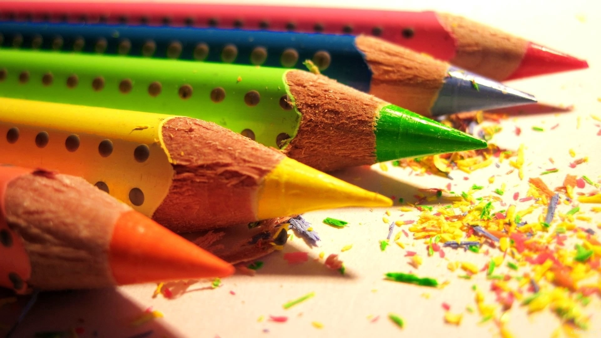 color Image, backgrounds, high angle view, variation, creativity, group of Objects, 1080P, colored pencil, yellow, writing instrument, five, single Object, HD Wallpaper
