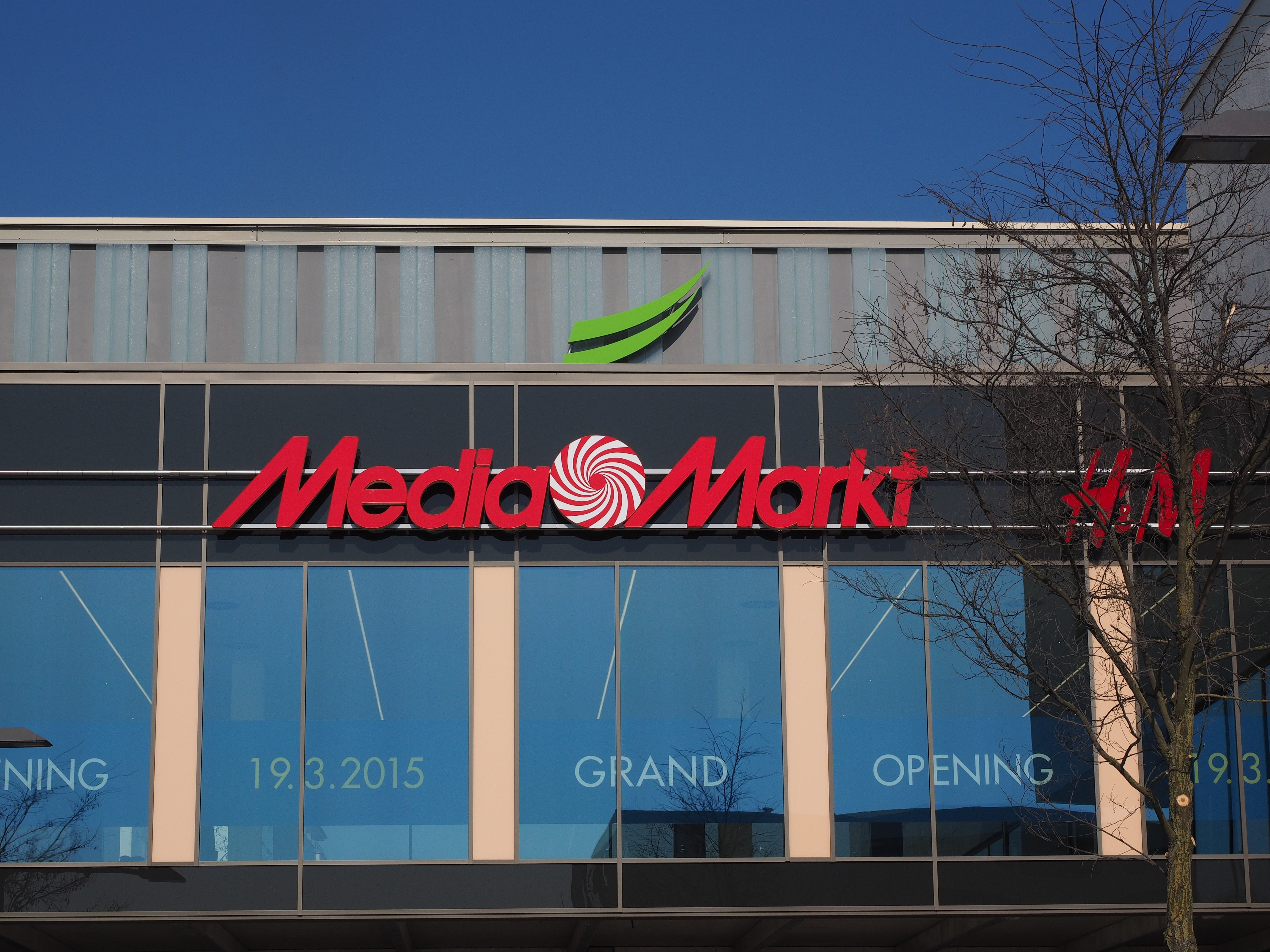 h m, architecture, glass facade, media markt, building exterior, blue, outdoors, uSA, shopping centre, shoppingmall, sky, clear sky, shopping center, 4K, HD Wallpaper