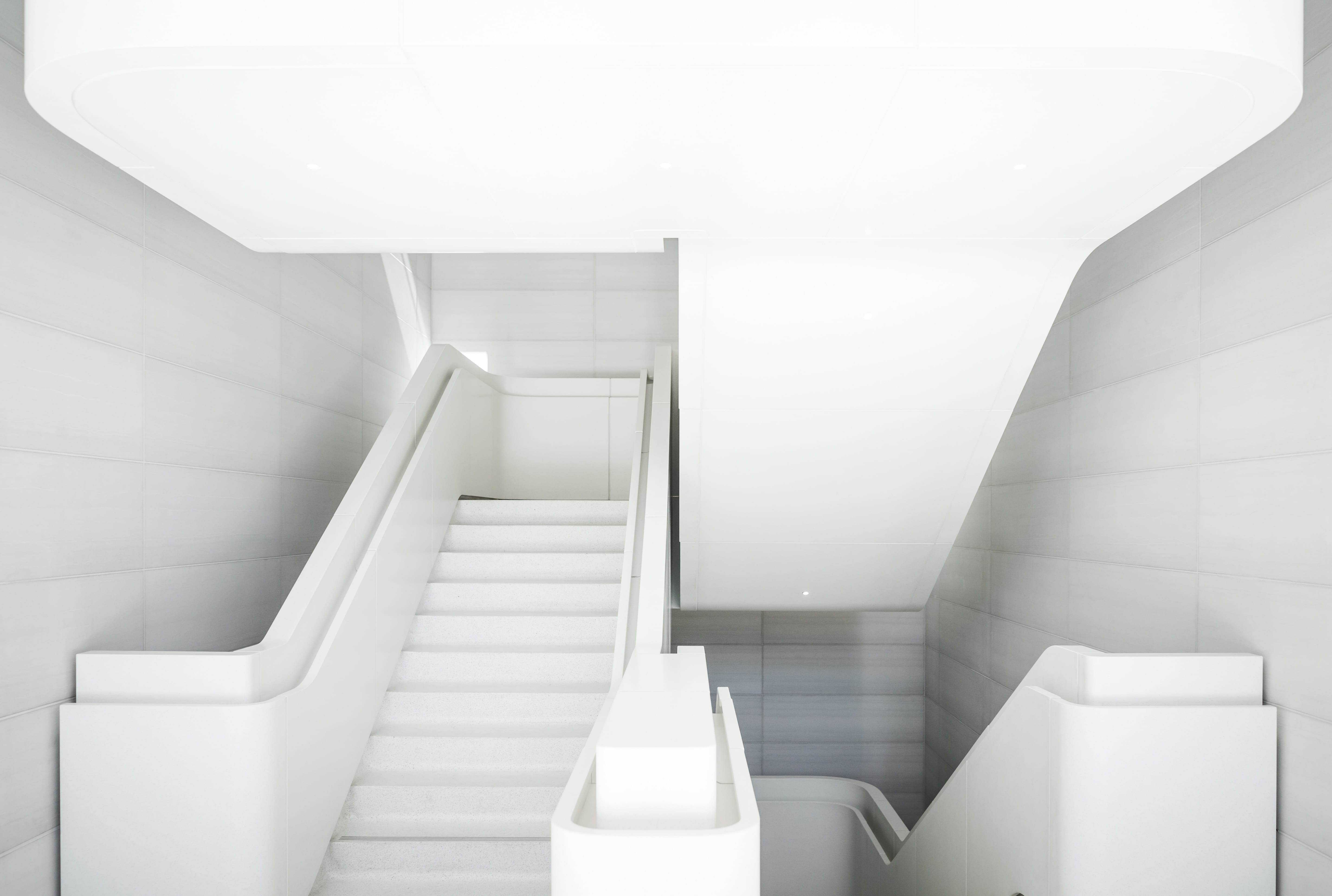 empty, light - natural phenomenon, stairs, wall - building feature, home showcase interior, built structure, pattern, indoors, simplicity, clean, apple park, HD Wallpaper
