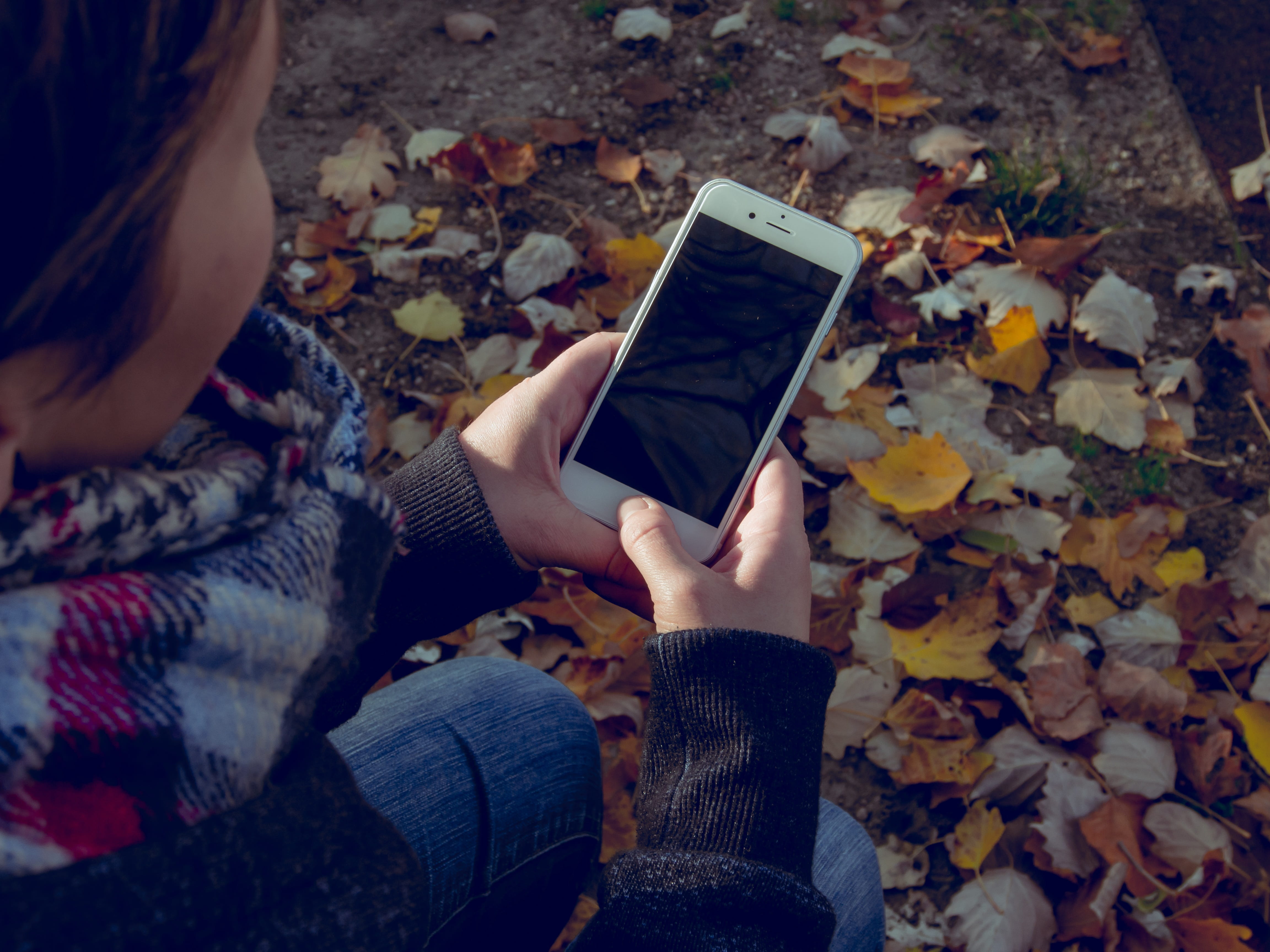 device, autumn, smartphone, wireless technology, person, mobile, focus, lifestyles, touch, portable information device, communication, sit, day, wear, adolescent, HD Wallpaper