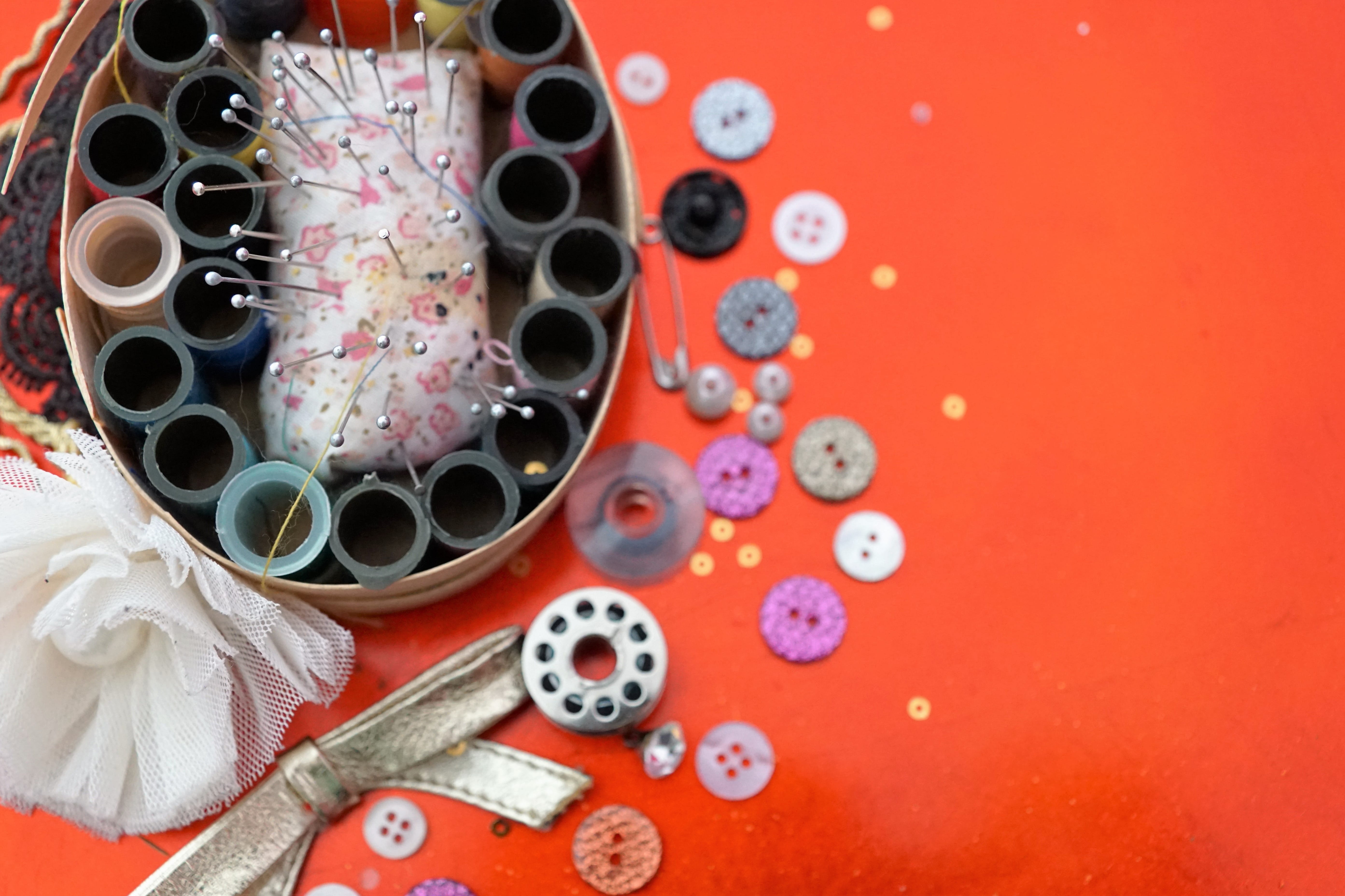 variation, texture, art and craft, set, pearl, button, hobby, no people, sewing kits, threading, basket, 5K, gürn, multi colored, indoors, sew, creative, HD Wallpaper