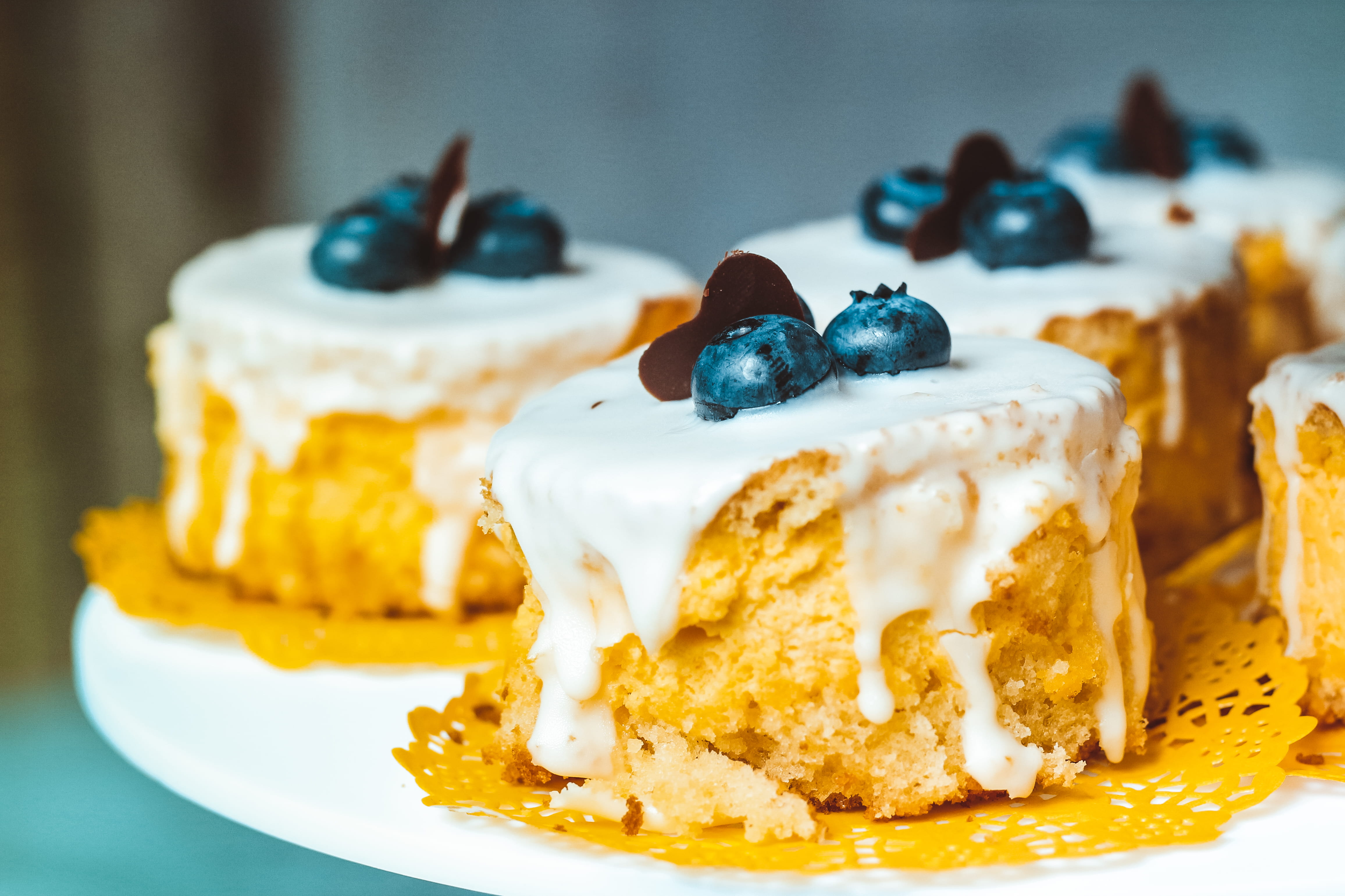 yellow, bake, ready-to-eat, plate, blueberry, sweet, whipped cream, frosting, dessert, indoors, cake, heart, food and drink, no people, food, cupcakes, HD Wallpaper