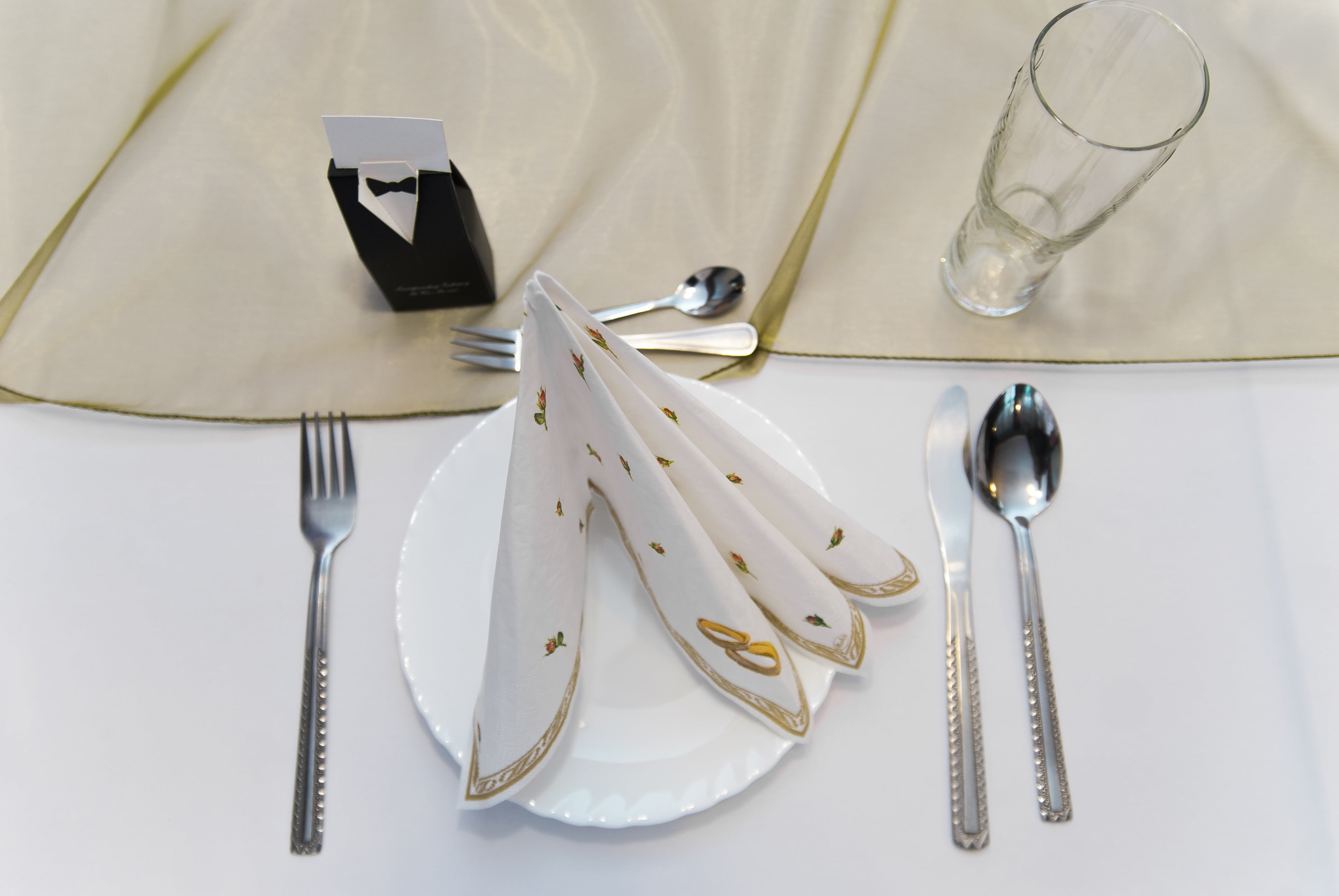 food, household equipment, table knife, tablecloth, doily, beautiful, metal, vignette, 4K, covering, fork, empty plate, indoors, close-up, spoon, event, HD Wallpaper