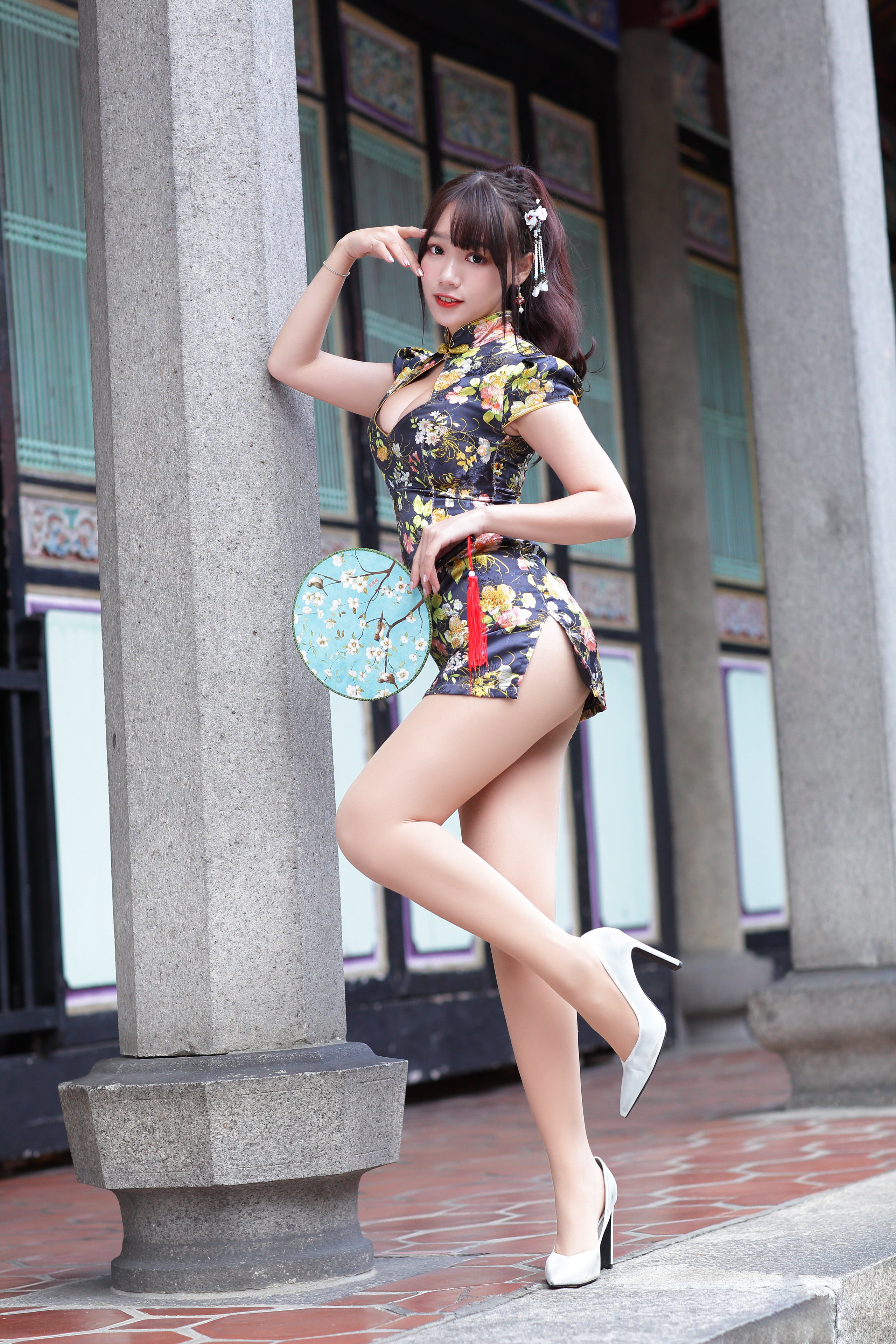 women, Asian, hand fan, 4K, traditional clothing, long hair, minidress, model, dark hair, white high heels, column, hair ornament, depth of field, ponytail, Phone HD Wallpaper