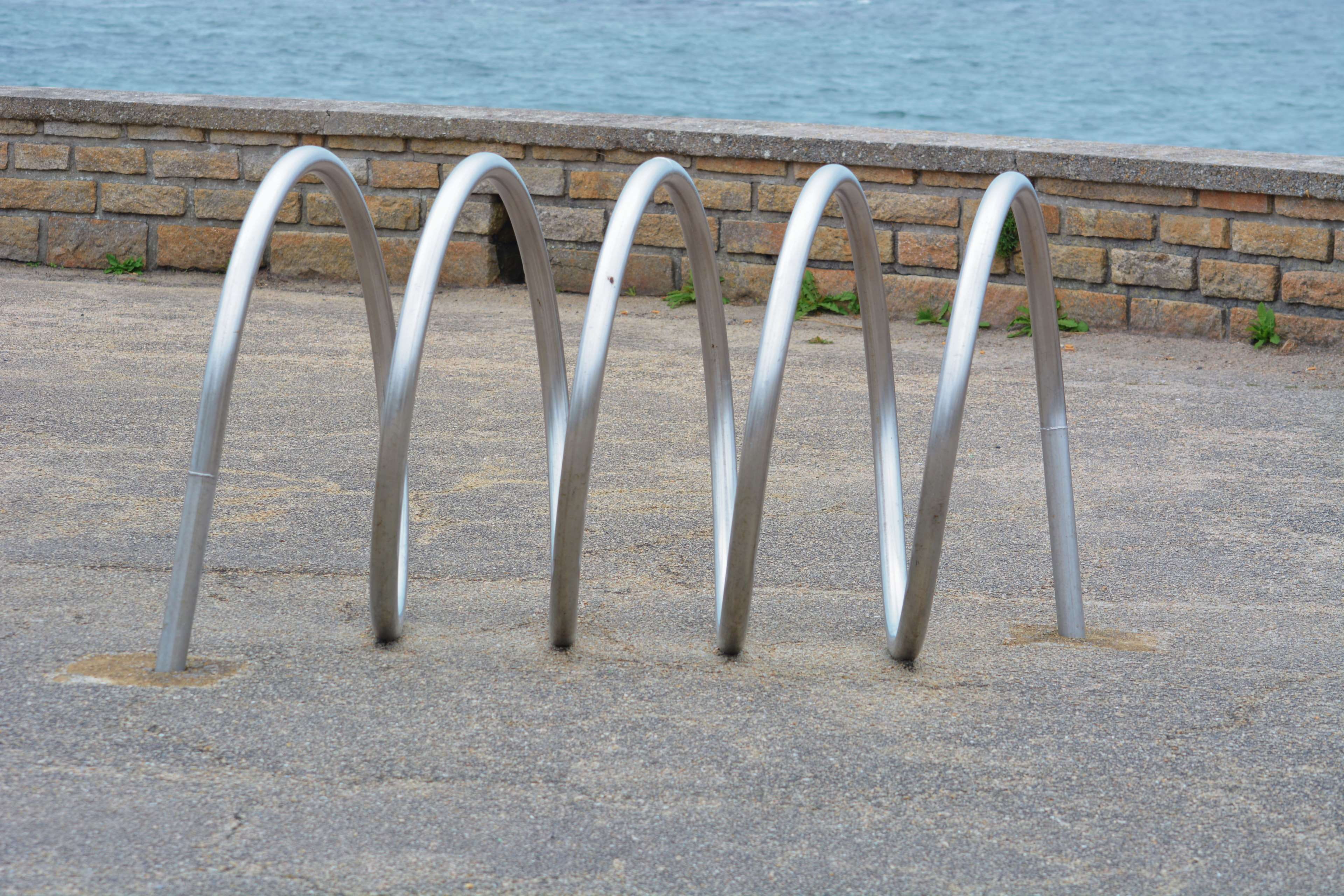 footpath, no people, outdoors, silver colored, cercles, empty, seat, tranquility, bench, beach, vlos, day, parking vlos, land, metal, chrome, park bench, HD Wallpaper