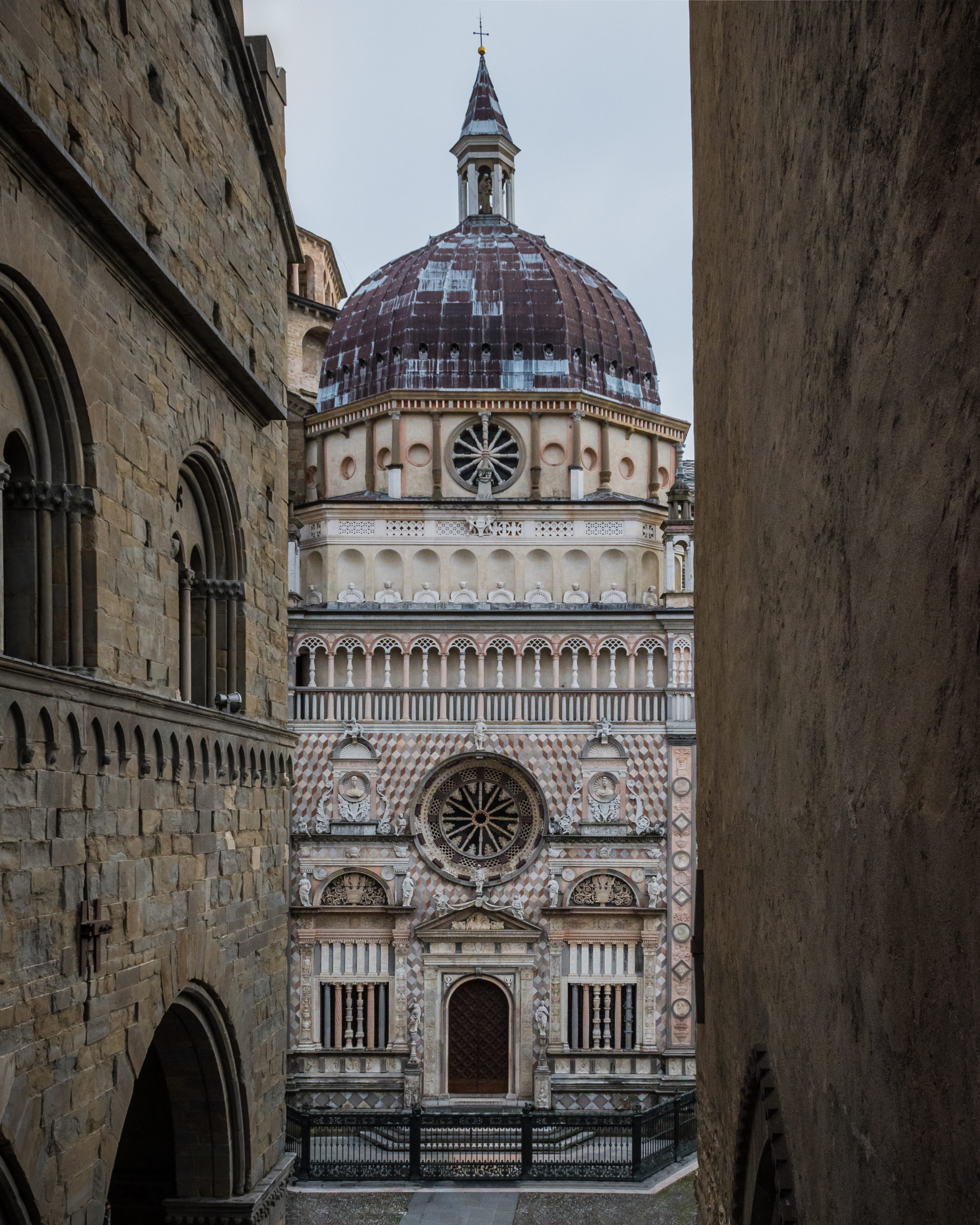 metropolis, architecture, travel, town, arched, spirituality, the past, tower, pedestrian, place of worship, peek, red, outdoors, bergamo, church, italy, Phone HD Wallpaper