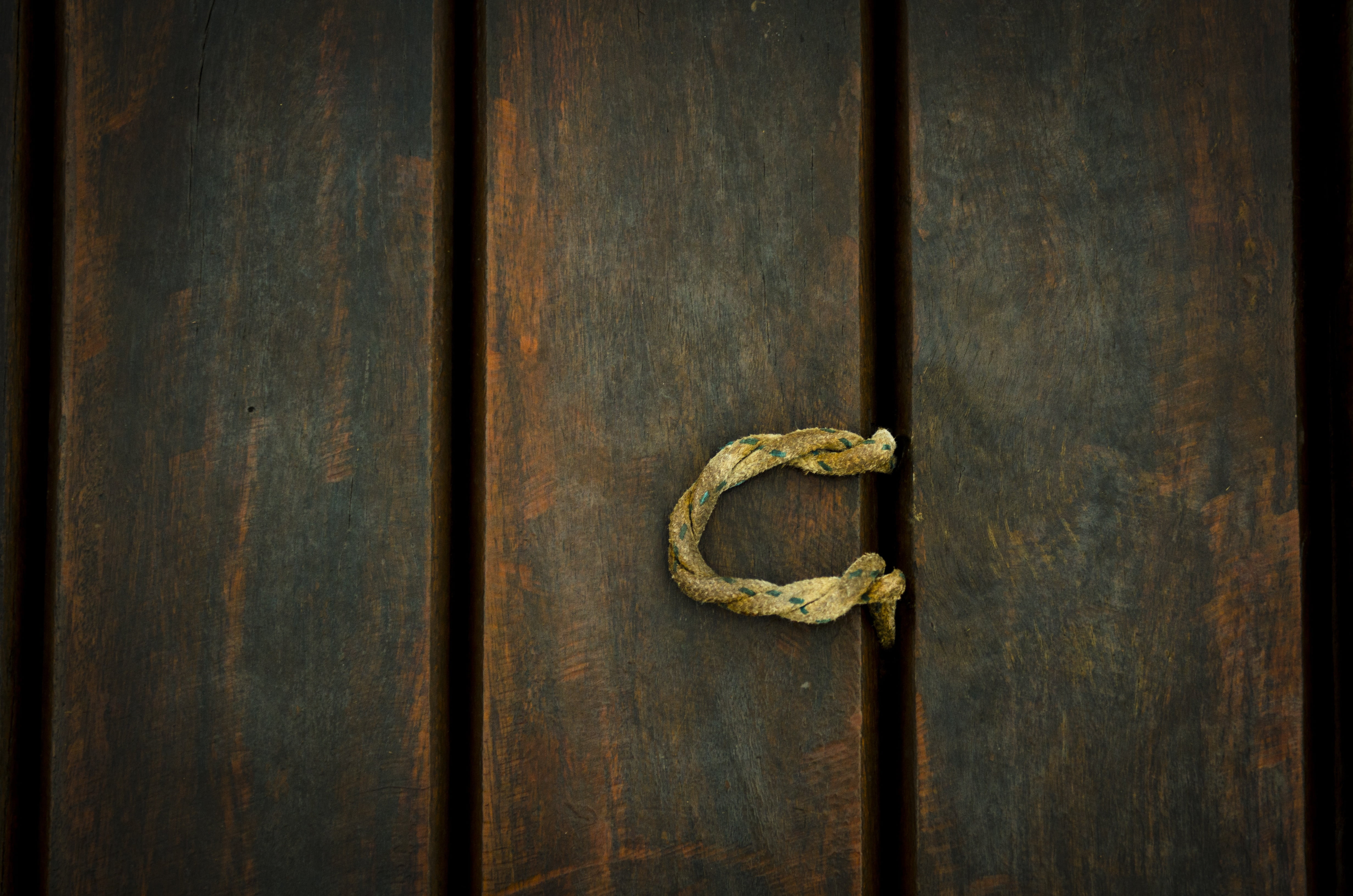 protection, rope, day, backgrounds, safety, 4K, wood - material, floor, wood grain, knob, design, indoors, cover, close-up, old, rusty, no people, metal, HD Wallpaper