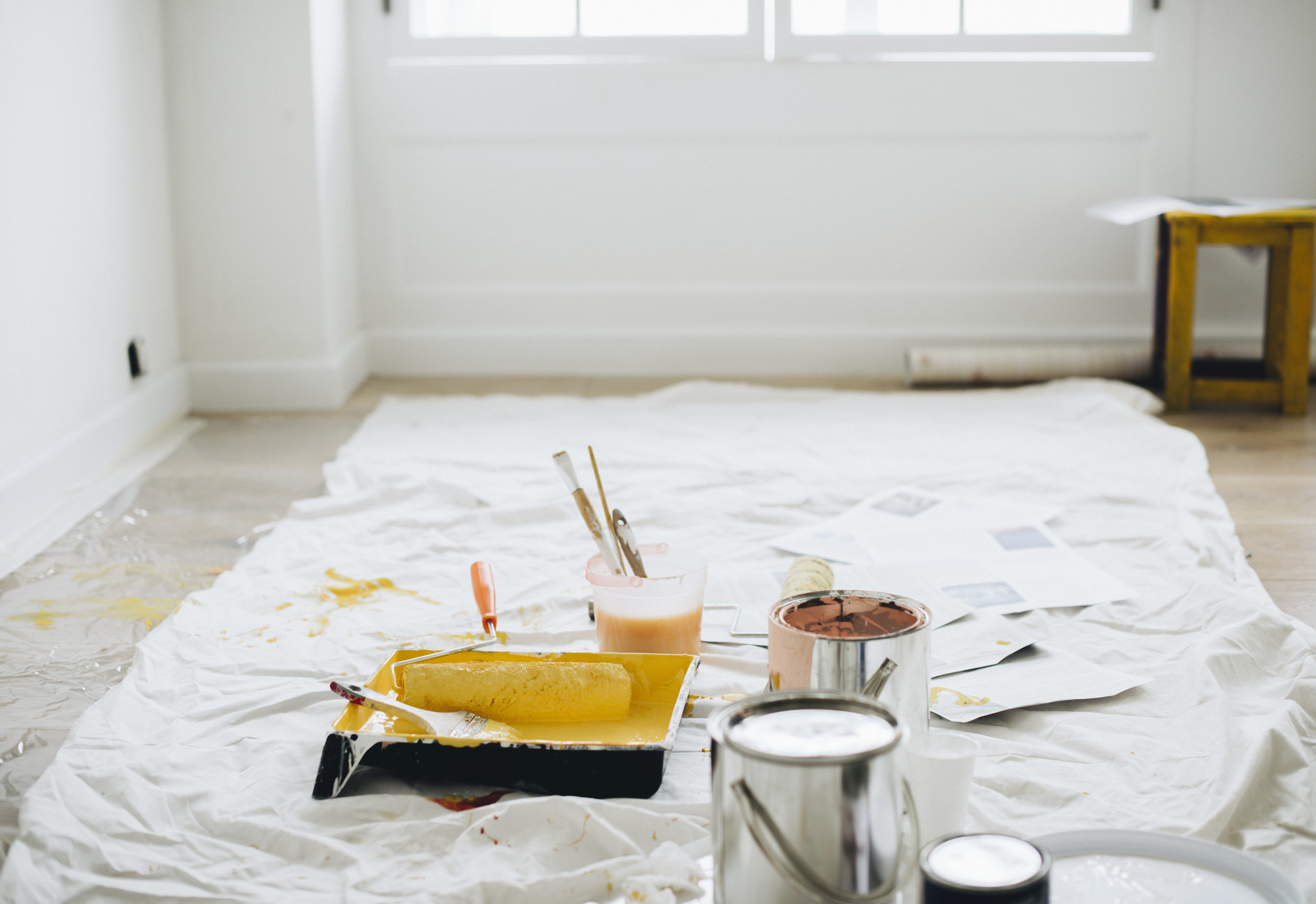 breakfast, table, freshness, floor, kitchen utensil, bed, 5K, drink, painted, colors, domestic room, cover, paint brush, wall, drinking glass, inside, HD Wallpaper