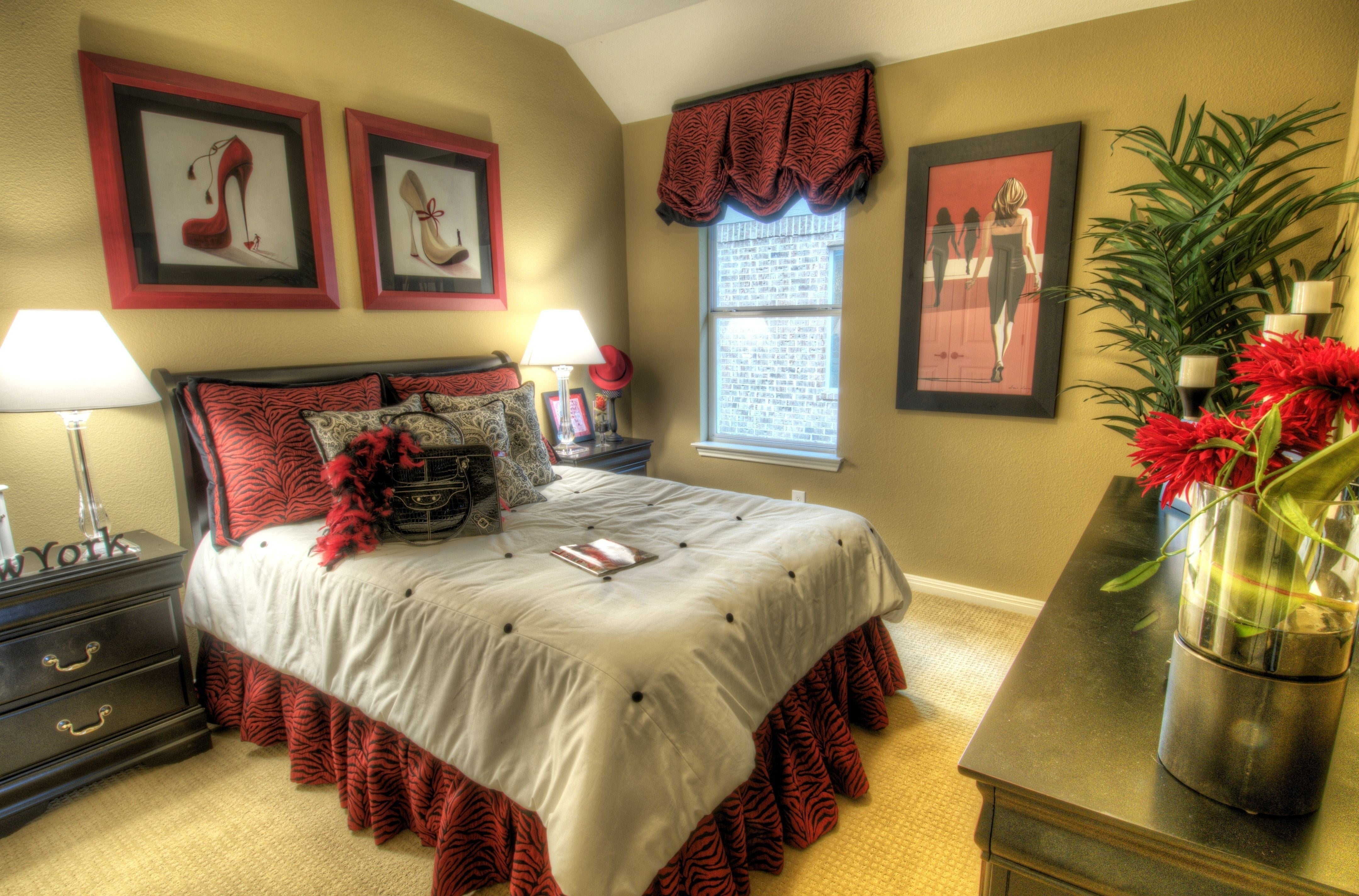 hotel Room, picture frame, no People, 4K, window, bedding, comfort, residential Building, table, lighting equipment, nature, mattress, domestic Room, lifestyles, HD Wallpaper