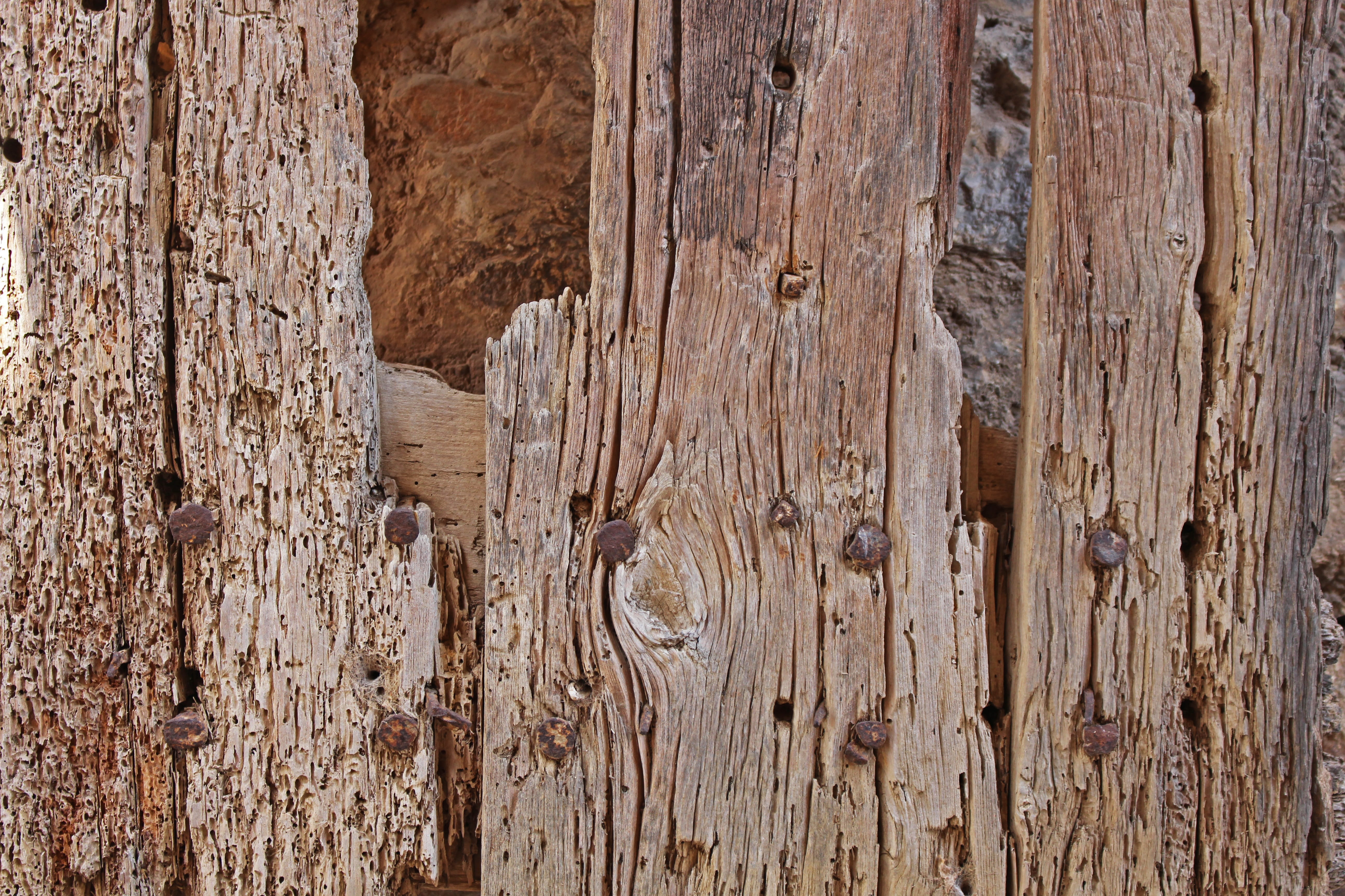 wooden structure, rough, wood grain, damaged, iron, old wood, weathered, brown, castle, background, old, wood, door hardware, antique, input, outdoors, HD Wallpaper