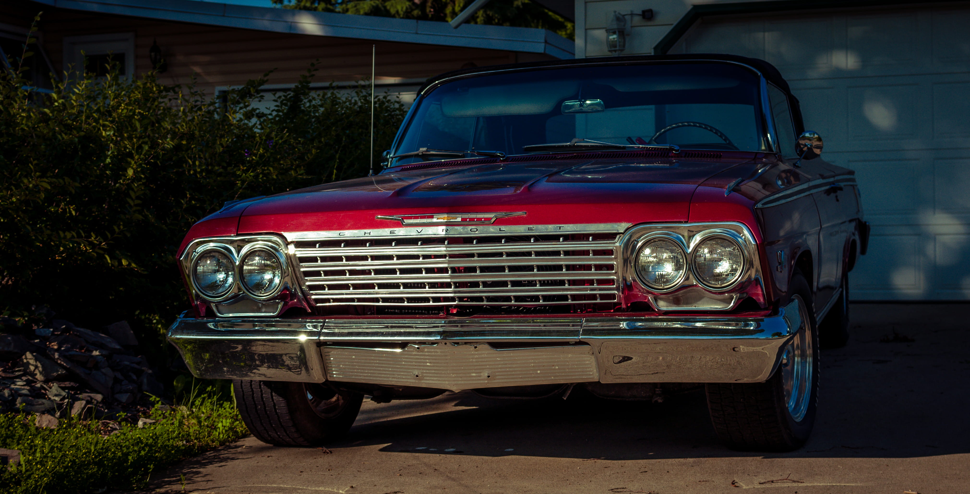 machine, transportation, automobile, vehicle, light, parked, car, no people, vintage car, motor vehicle, garage, red, land vehicle, collectors, coupe, architecture, HD Wallpaper