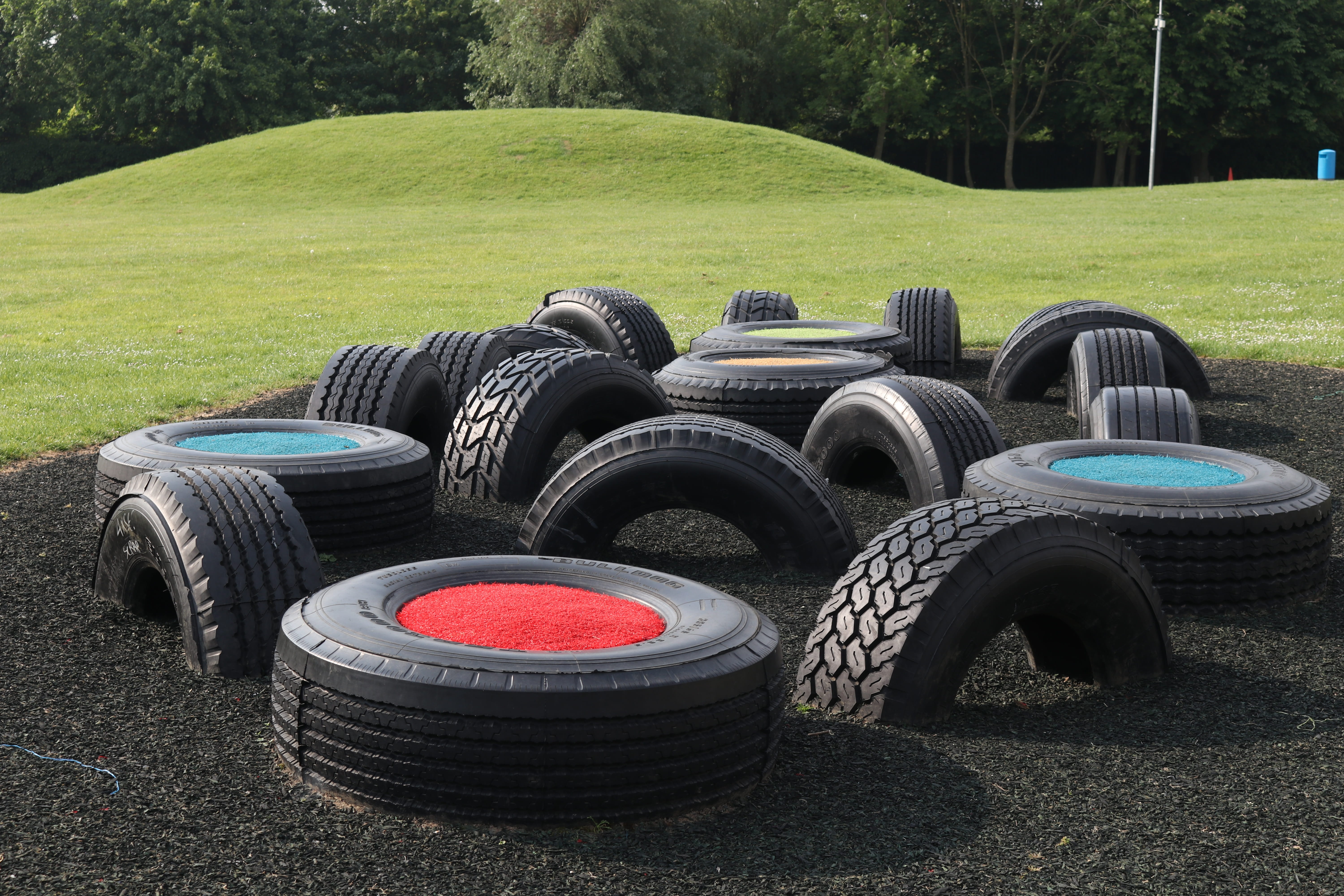 tree, outdoors, plant, motor racing track, mode of transportation, nature, geometric shape, rubber, sport, wheel, green color, shape, land, black color, HD Wallpaper