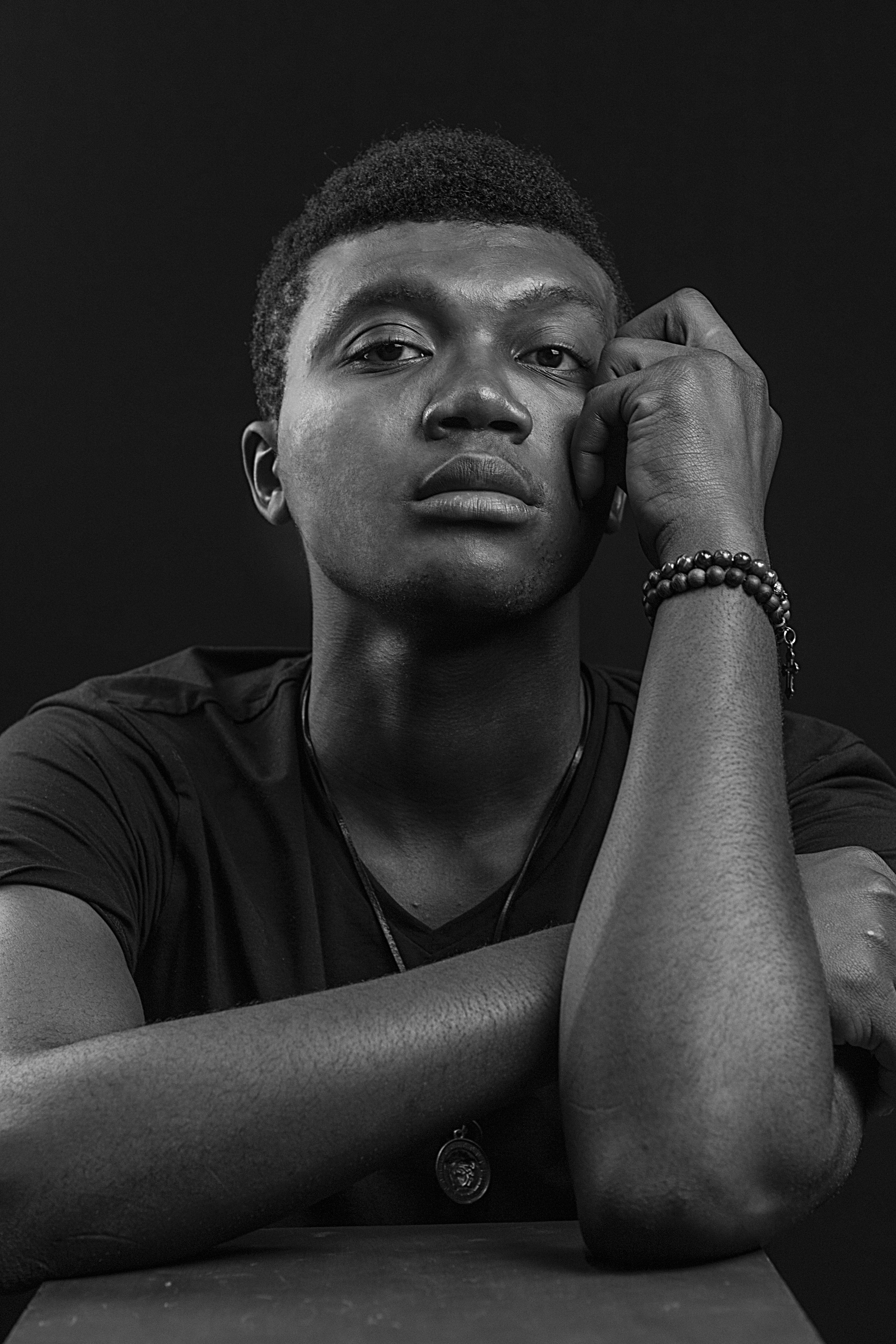 jewelry, front view, young adult, portrait, handsome, 5K, lifestyles, studio shot, one, franck, indoors, cool, black background, hairstyle, one person, Phone HD Wallpaper
