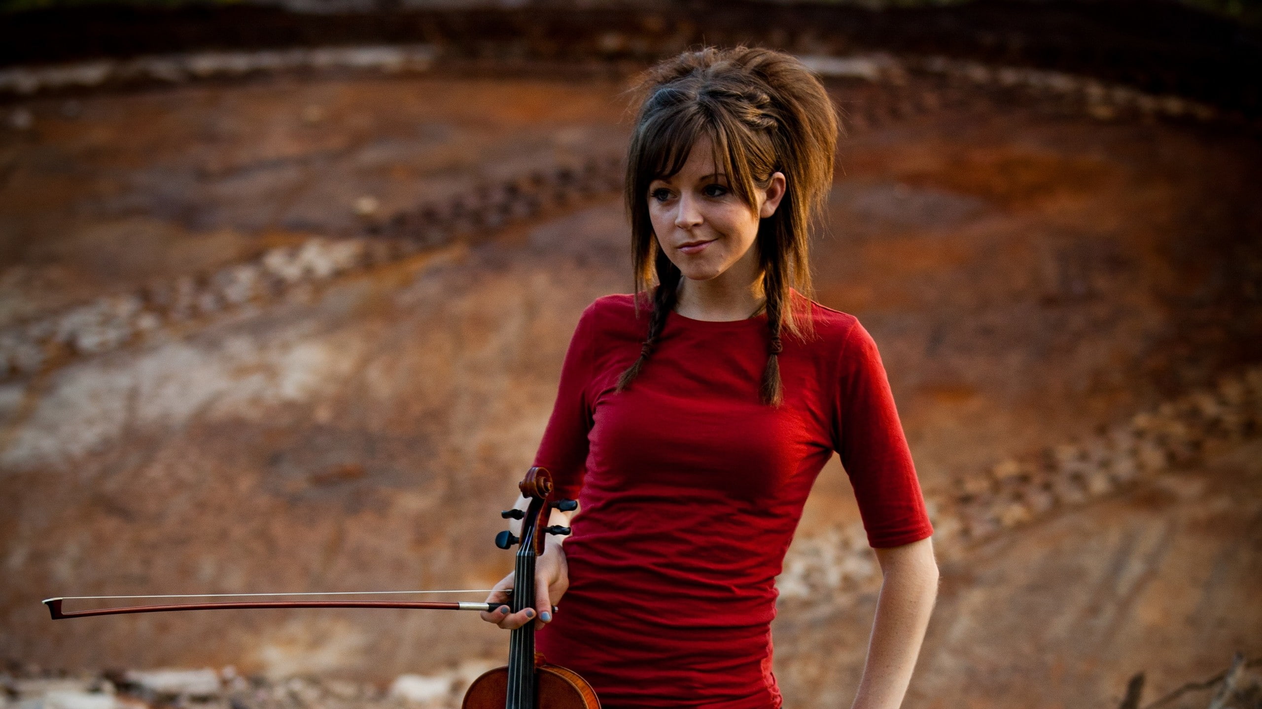 2K, focus on foreground, one person, hair, clothing, waist up, young adult, portrait, sport, leisure activity, front view, violin, beautiful woman, looking at camera, HD Wallpaper