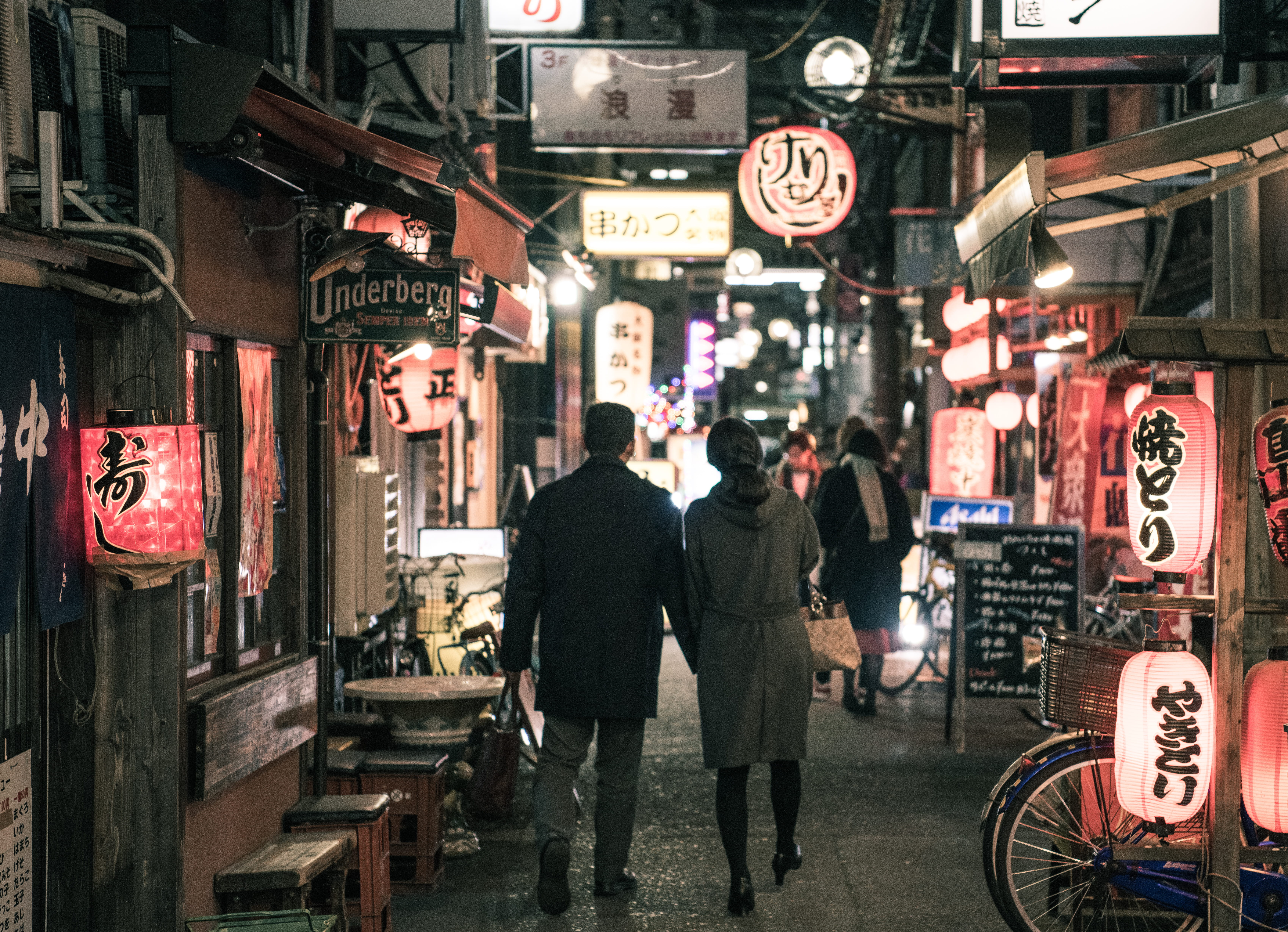 street, pavement, text, illuminated, travel, leisure activity, lighting equipment, city, togetherness, two people, men, tourist, architecture, restaurant, HD Wallpaper