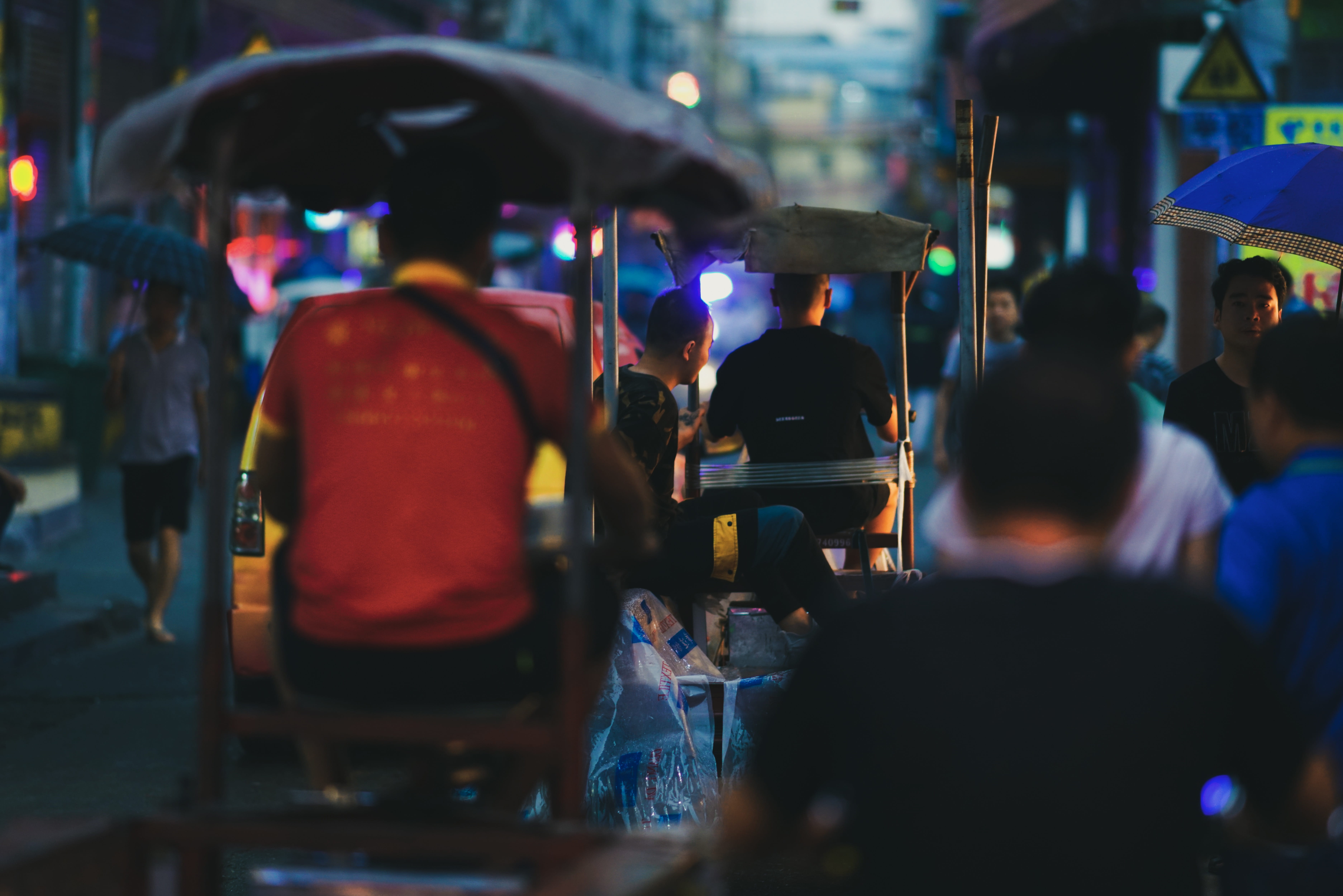 architecture, crowd, market stall, night club, outside, illuminated, food, restaurant, people, selective focus, market, night life, screen, city, apparel, HD Wallpaper