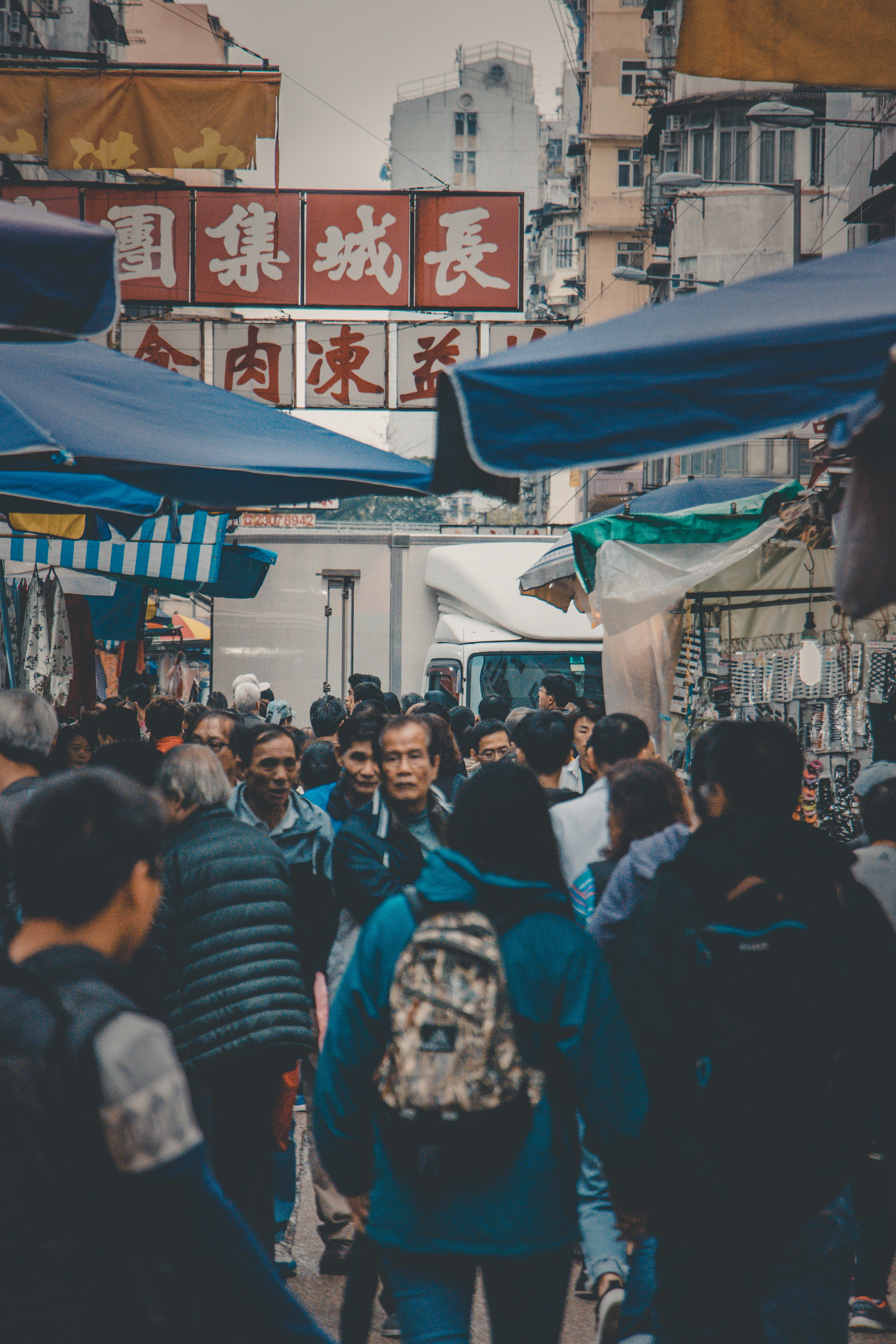 crowd, restaurant, human, bar counter, architecture, pub, clothing, apparel, adult, food, building exterior, street market, group of people, market, built structure, Phone HD Wallpaper