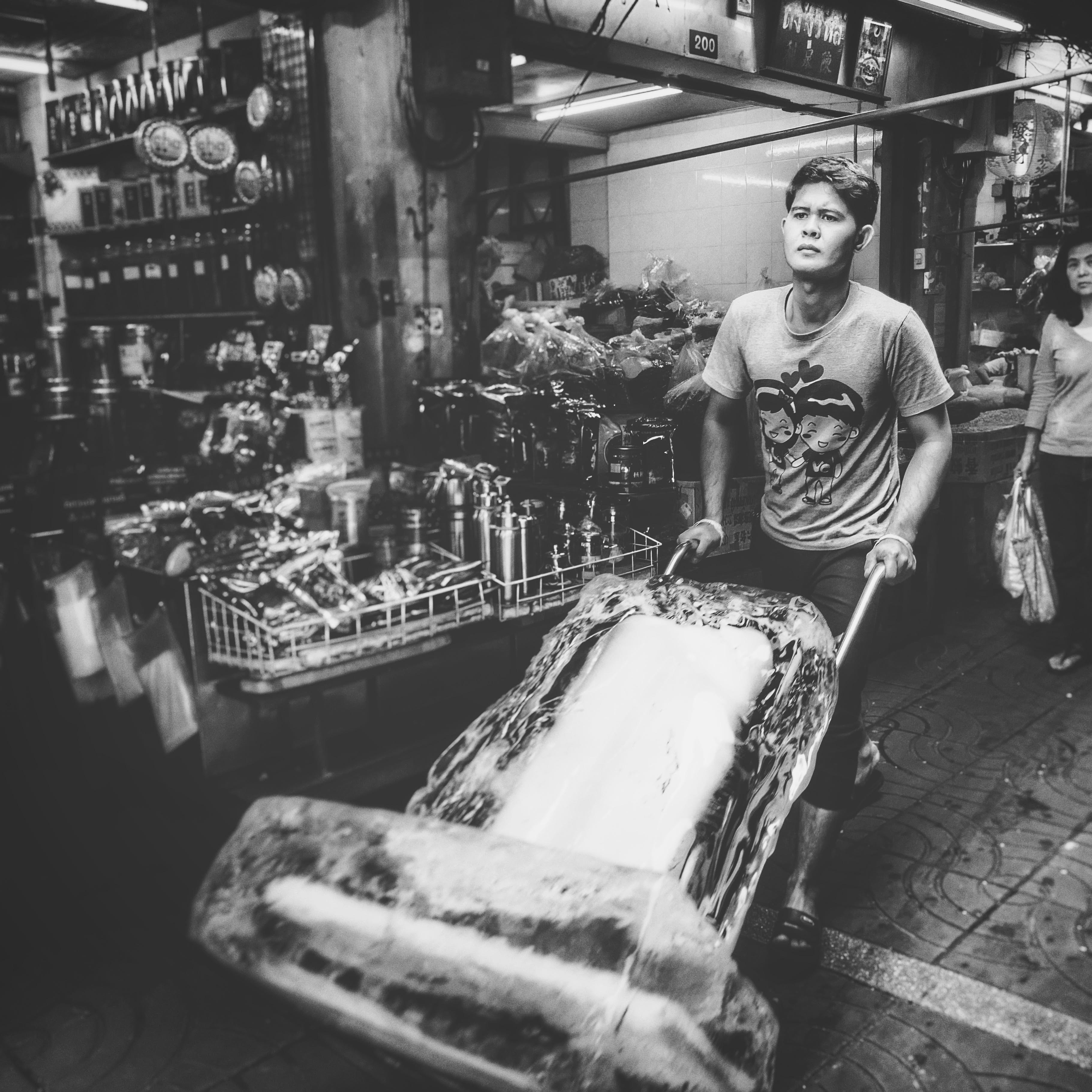 bar counter, thailand, carry, one person, built structure, young adult, carrying, person, pub, grayscale, transport, ice, women, 2K, store, adult, yaowarat road, Phone HD Wallpaper