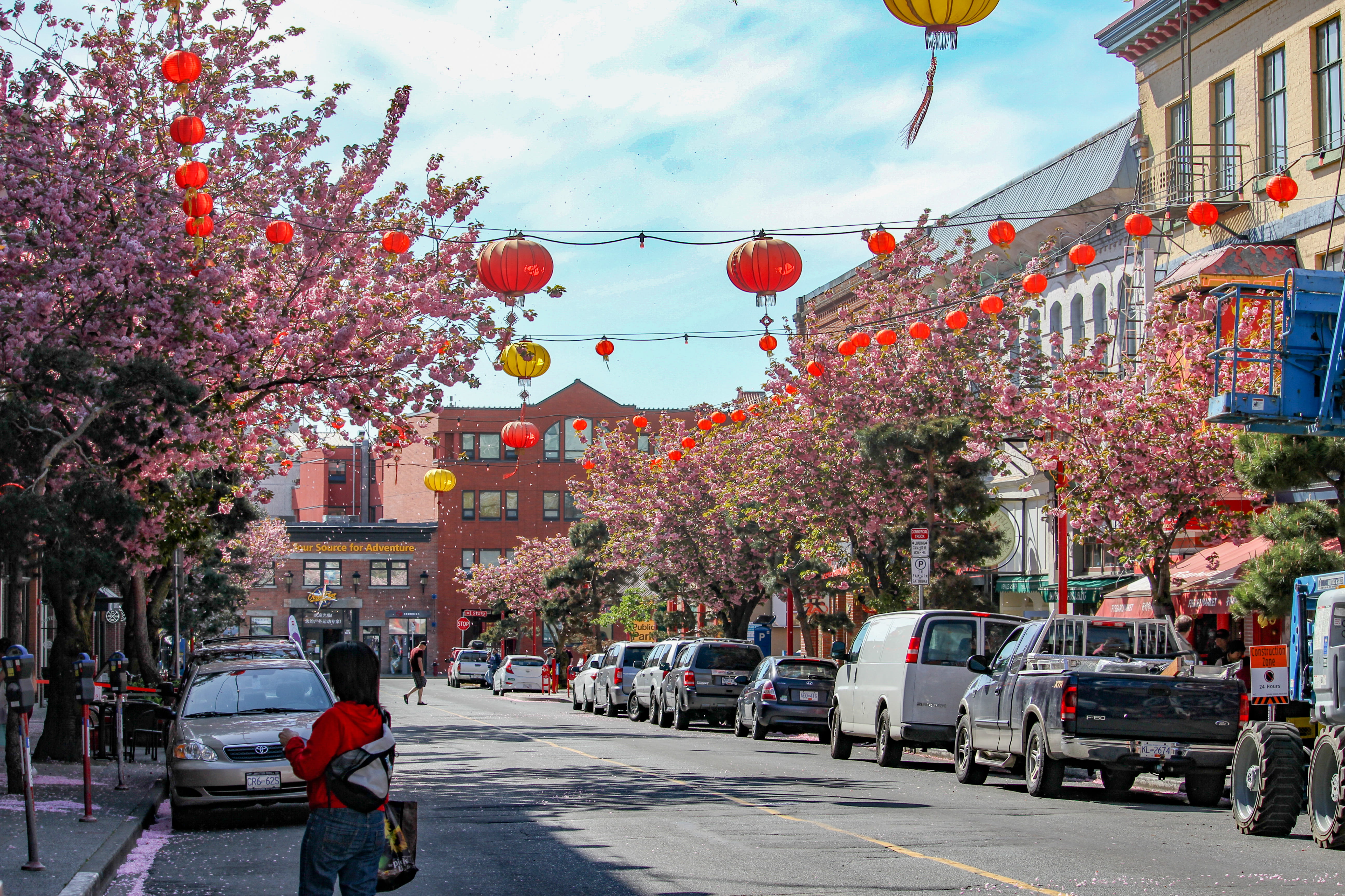 car, victoria, walking, built structure, background, cloud - sky, motor vehicle, streets, outdoors, building exterior, chinese lantern, men, springtime, HD Wallpaper