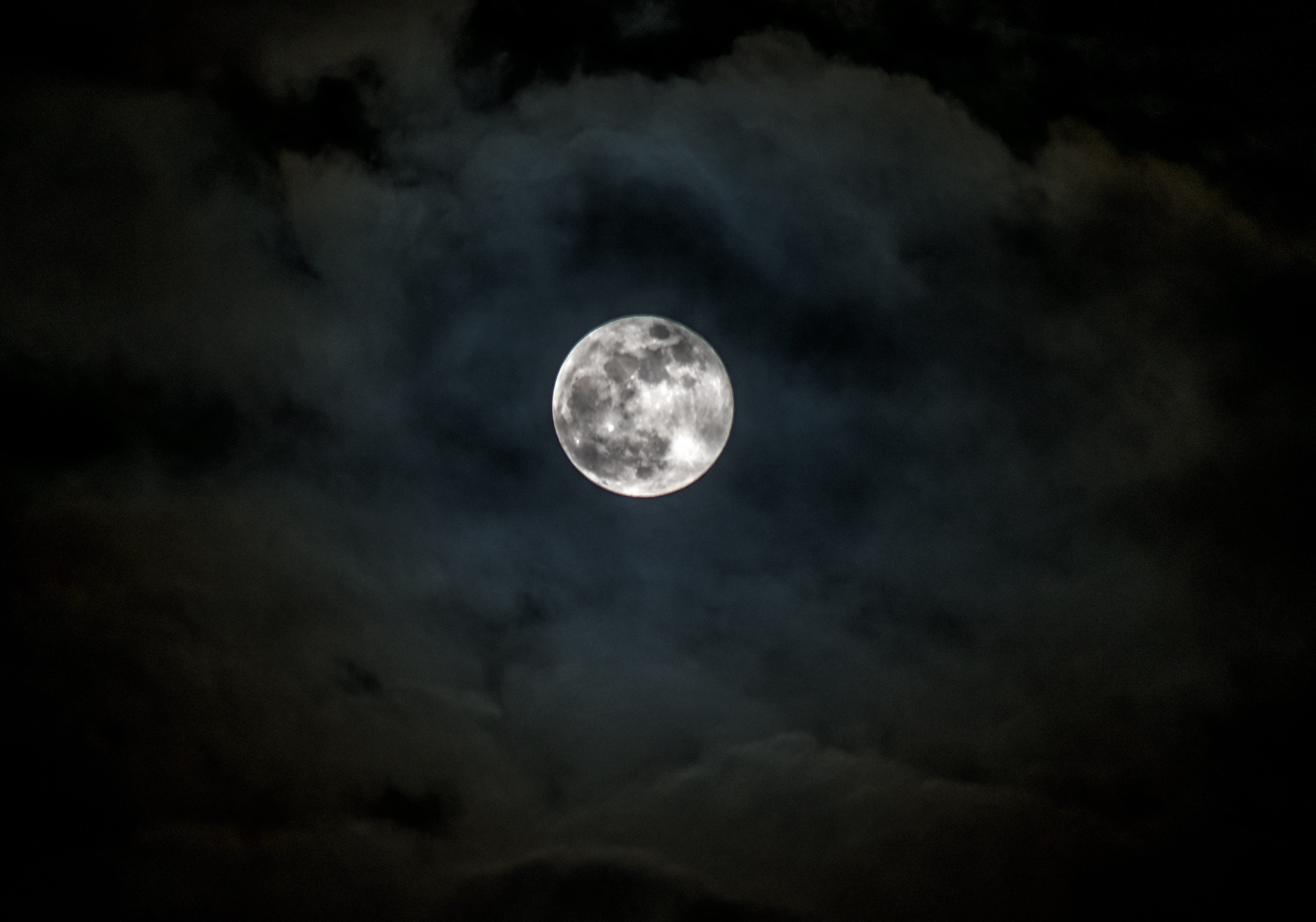 moon, darkness, moonlight, 5K, outdoors, space, ball, black background, beauty in nature, light, circle, scenics - nature, phase, tranquility, night, astronomy, HD Wallpaper
