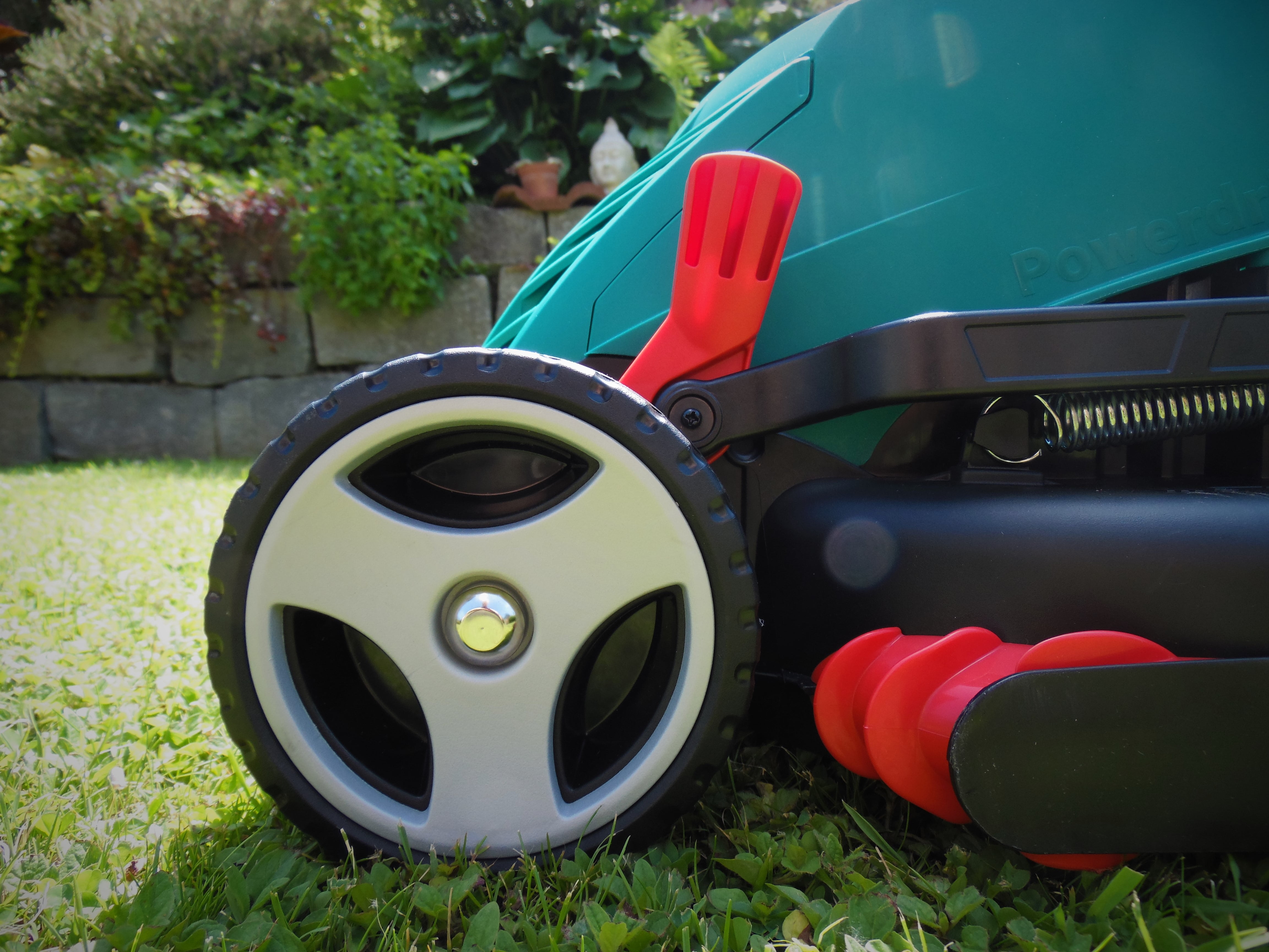 plant, garden, transportation, land, no people, nature, field, green color, meadow, lawn care, 4K, motor racing track, hobby, day, motor vehicle, close-up, HD Wallpaper