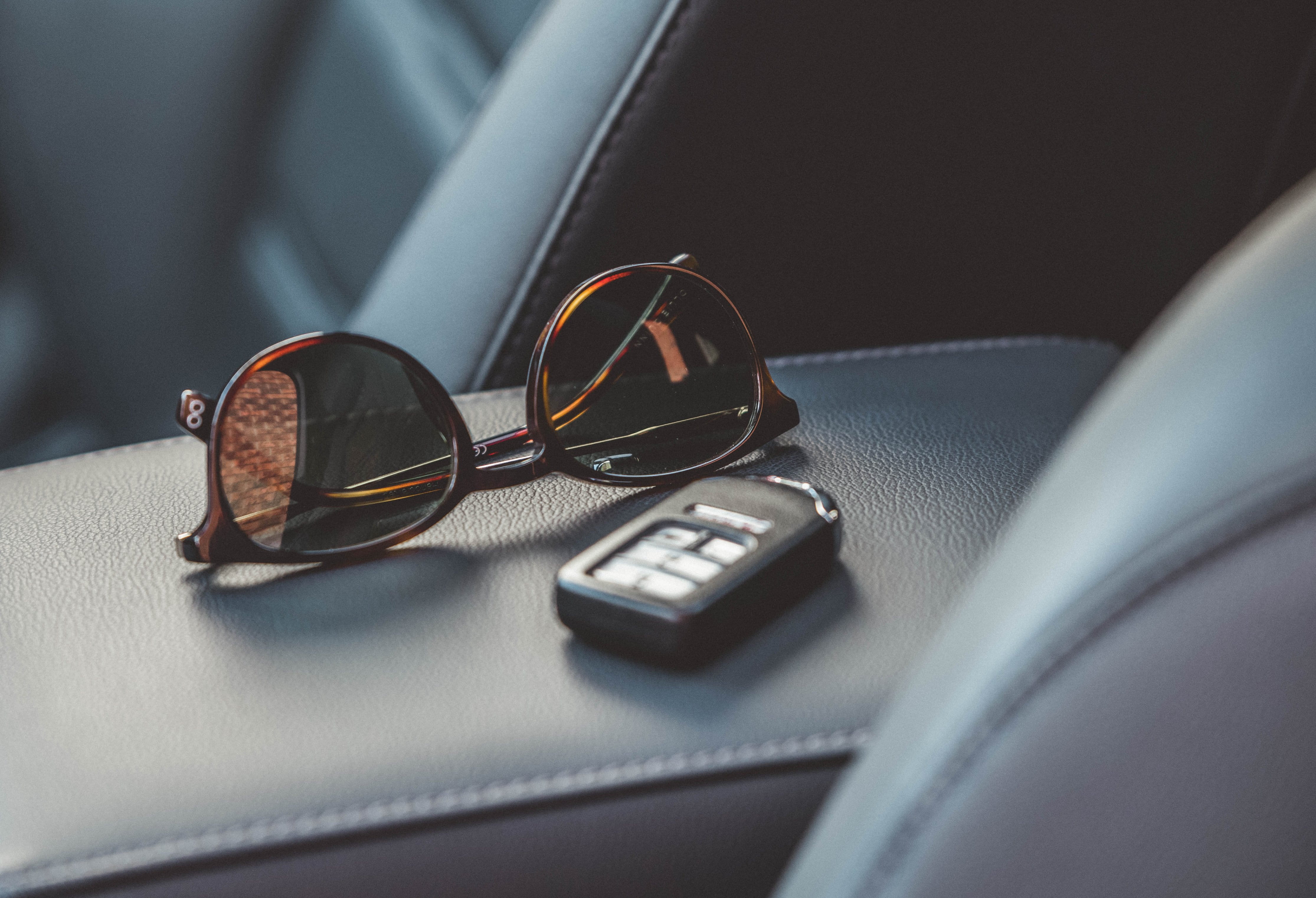 personal accessory, 4K, close-up, communication, technology, Shopify, no people, Car, wireless technology, selective focus, Glasses, protection, photo, HD Wallpaper
