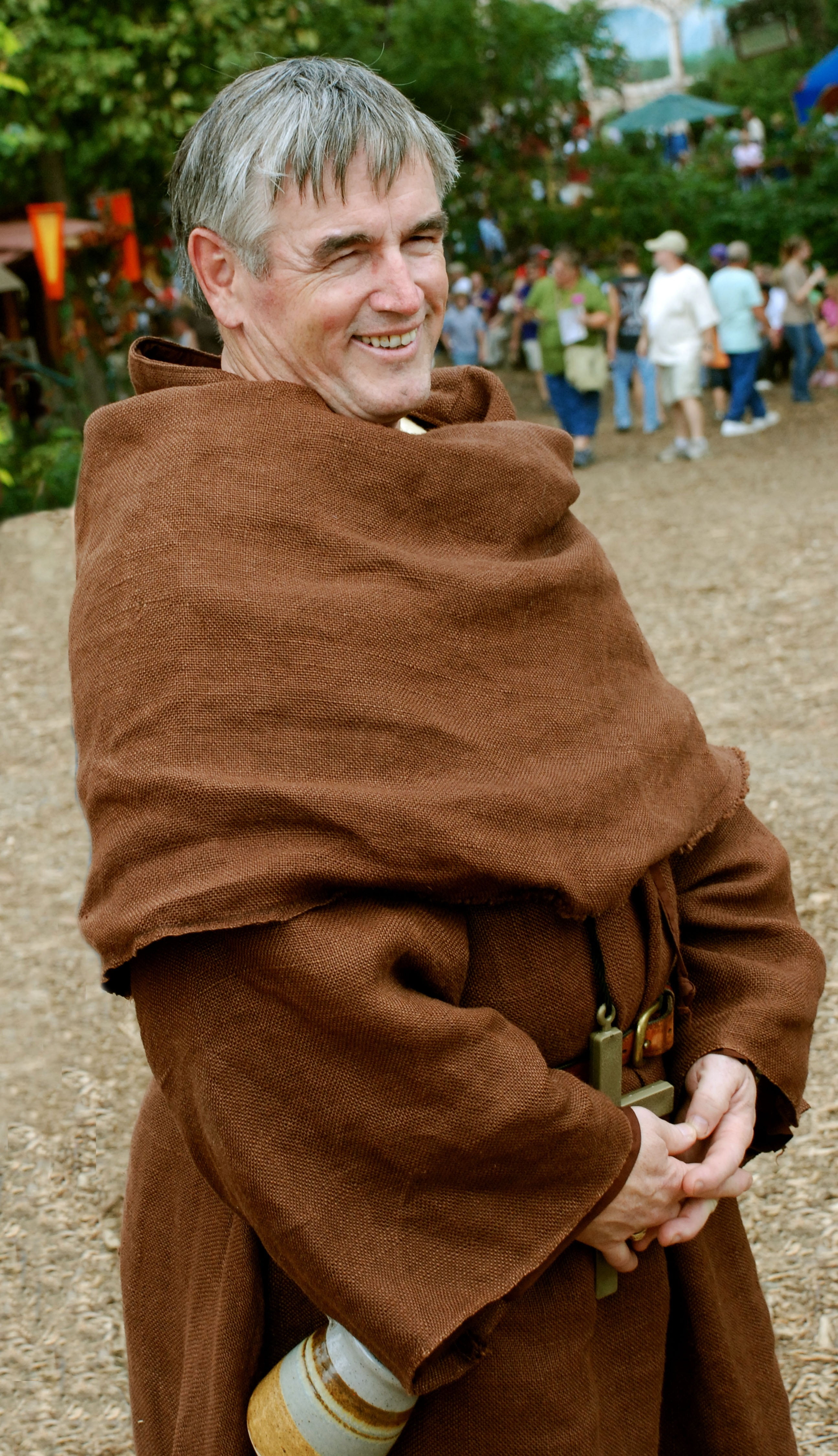 gray hair, hairstyle, happiness, focus on foreground, day, people, smiling, renaissance fair, costume, mature adult, outdoors, warm clothing, three quarter length, Phone HD Wallpaper