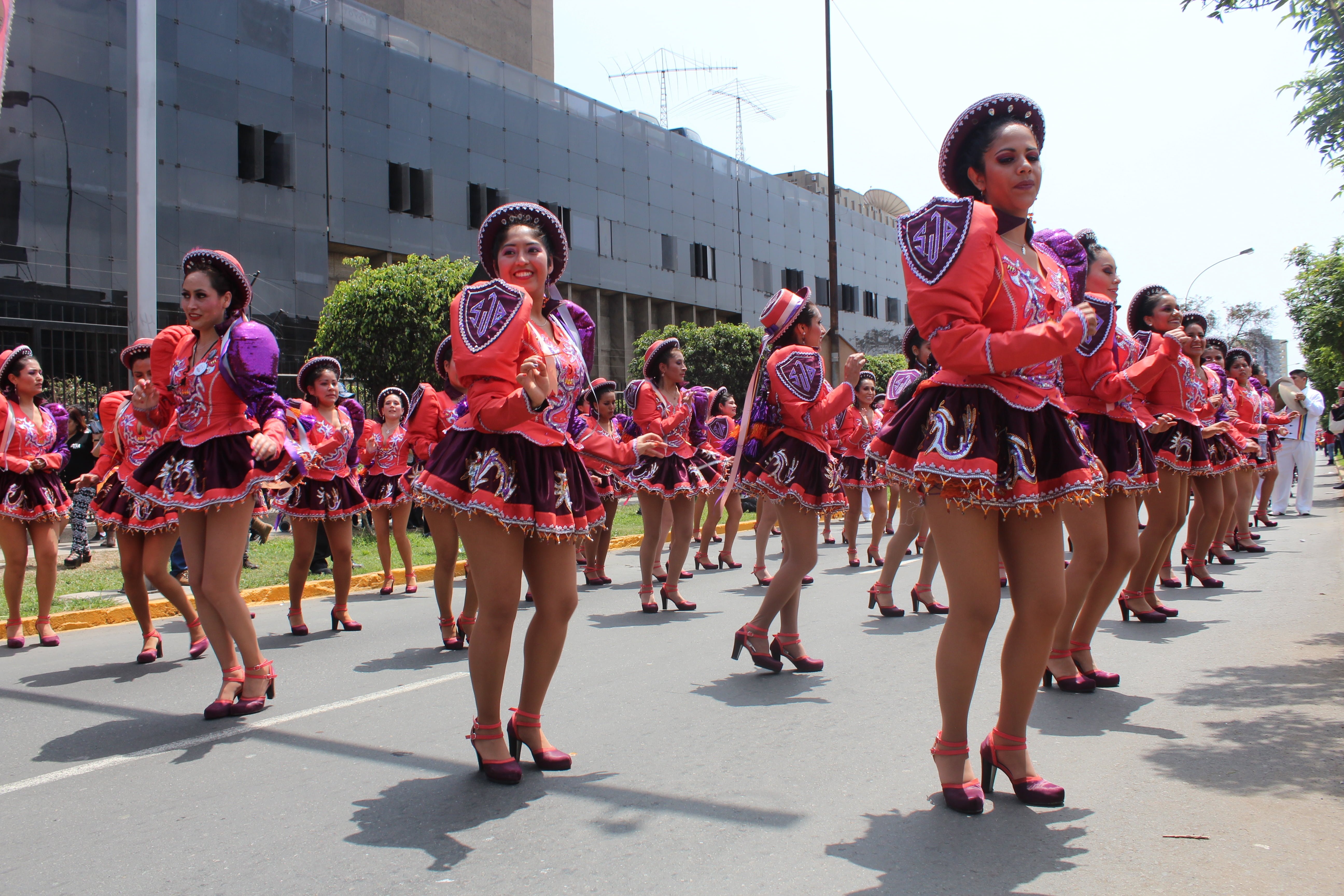 uniform, lima, arts culture and entertainment, performance, leisure activity, dance, building exterior, full length, 5K, lifestyles, city, group of people, HD Wallpaper