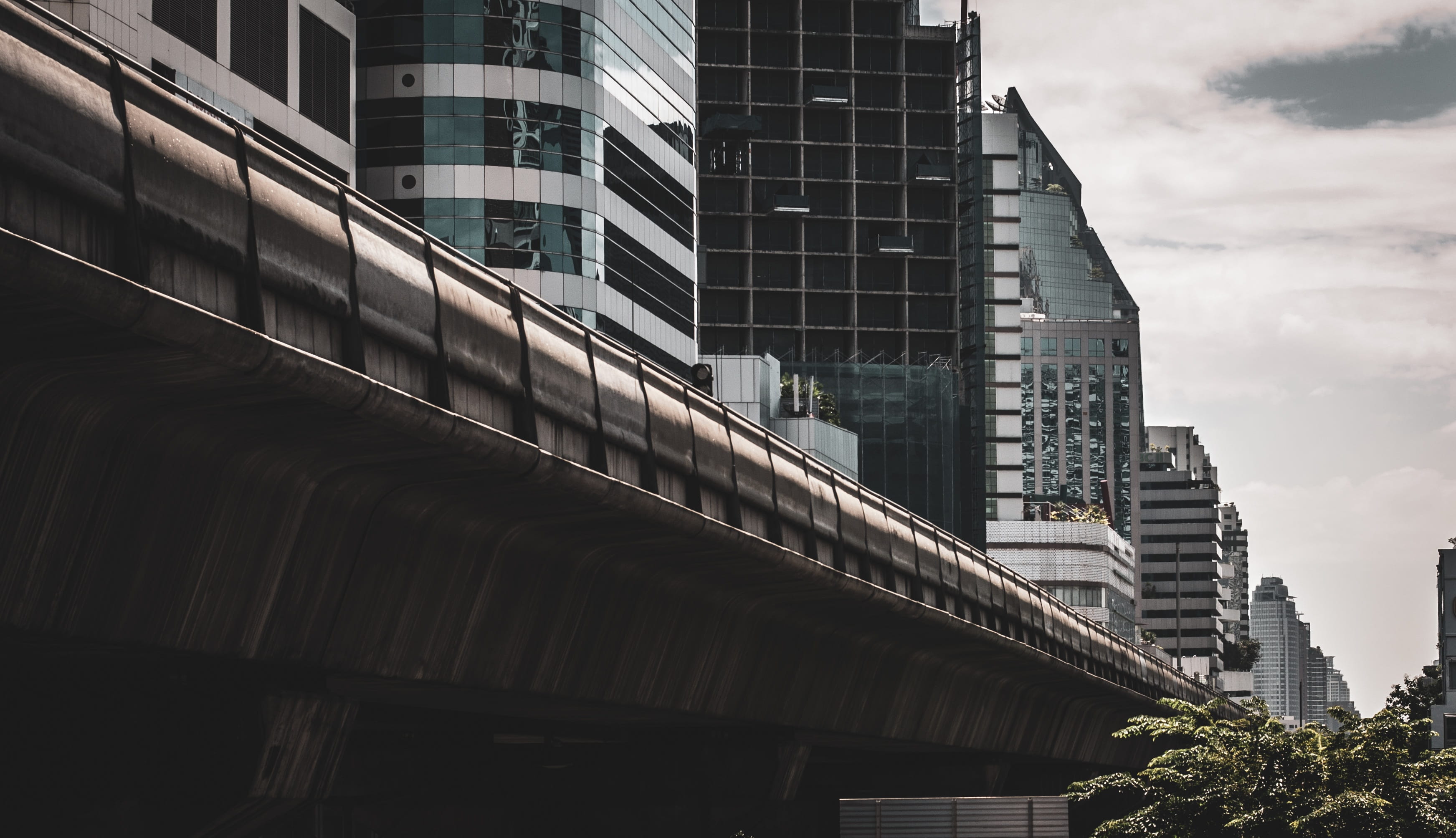 tall - high, bridge - man made structure, bangkok, office building exterior, building, outdoors, financial district, bts, thailand, connection, modern, HD Wallpaper