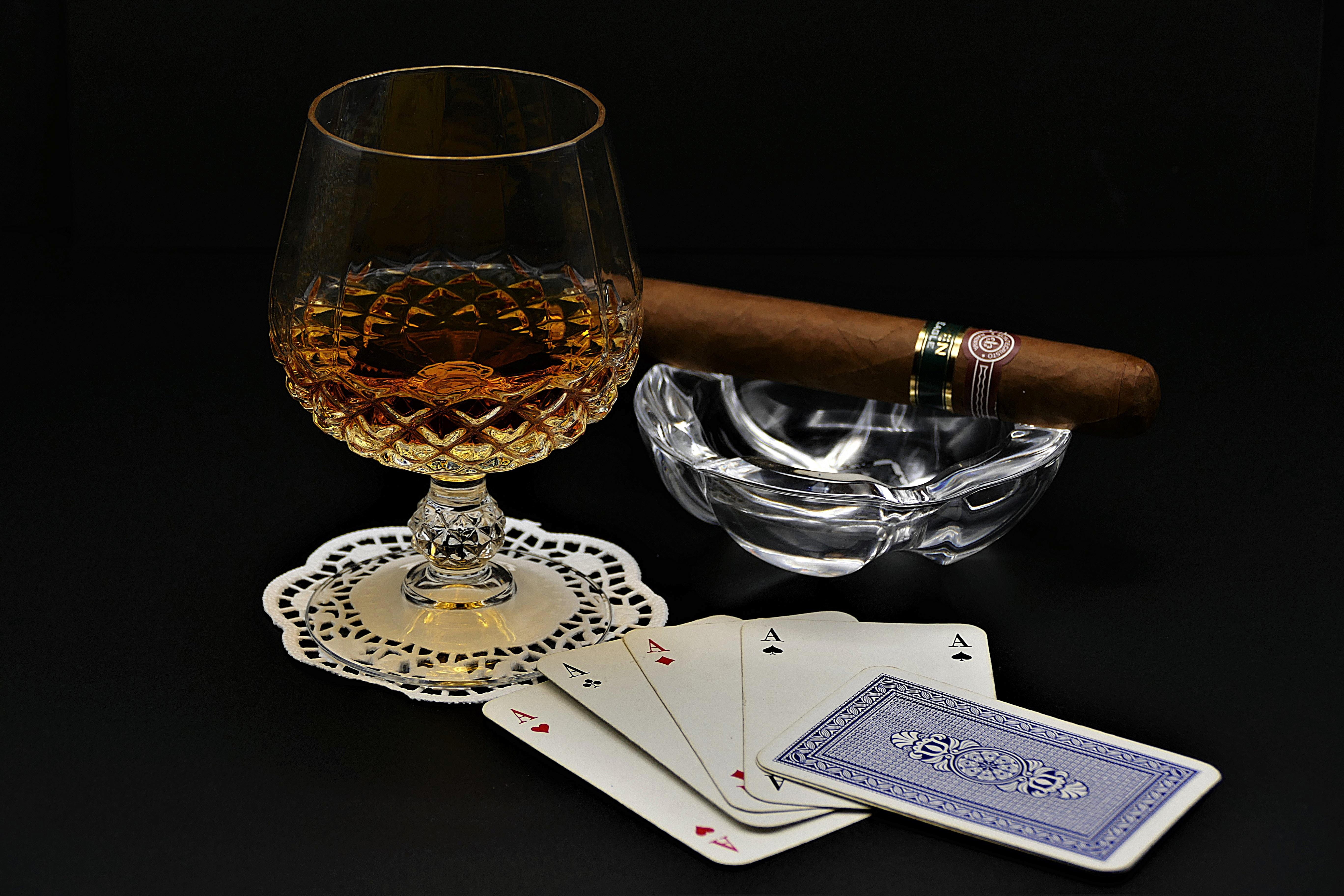 still life, mr evening, aces, black background, wineglass, cigar, table, champagne, wine, drink, studio shot, poker, playing cards, refreshment, transparent, HD Wallpaper