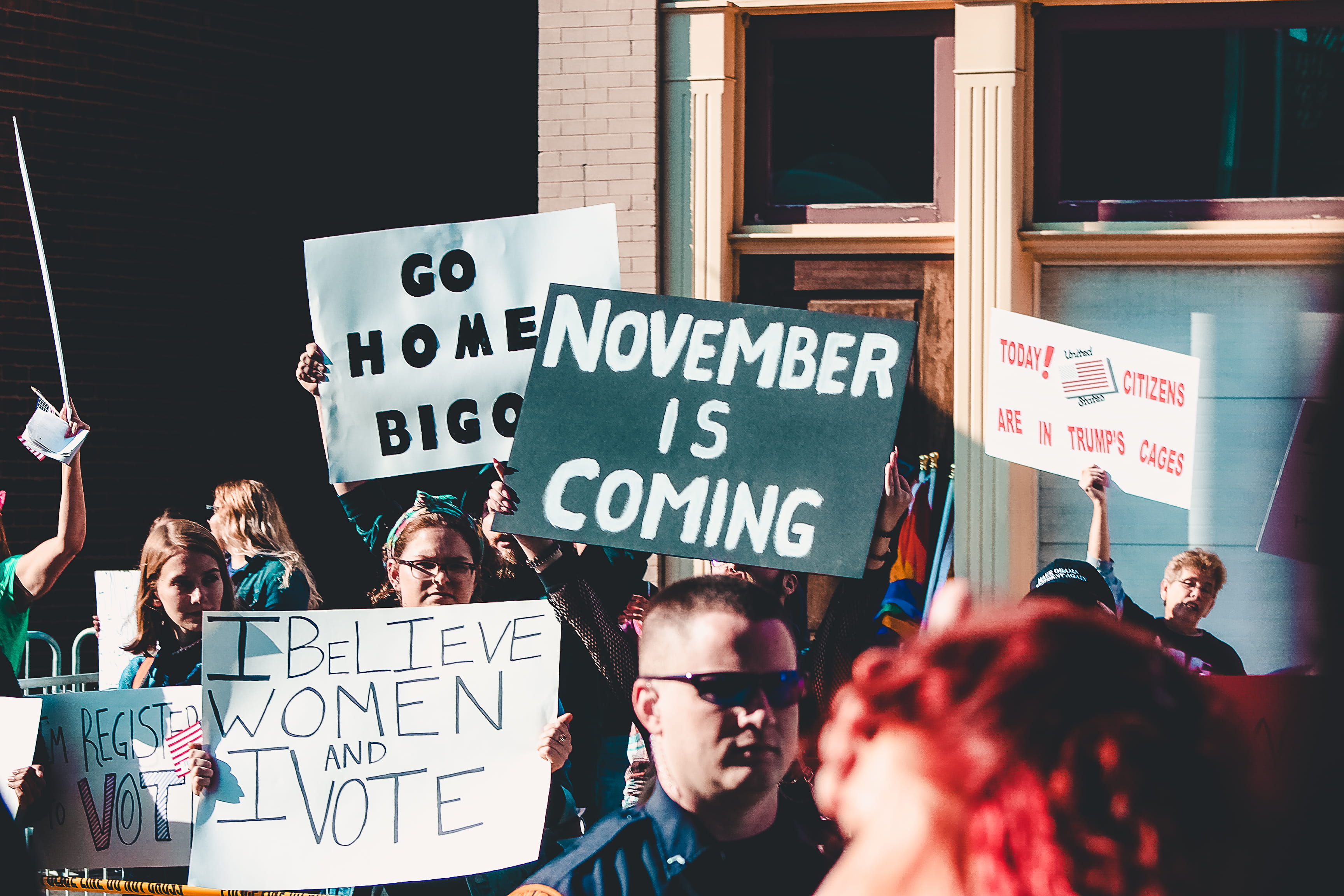 demonstration, 2K, adult, banner, near, man, posters, real people, placard, western script, flag, woman, group, building exterior, battle, motion, group of people, HD Wallpaper