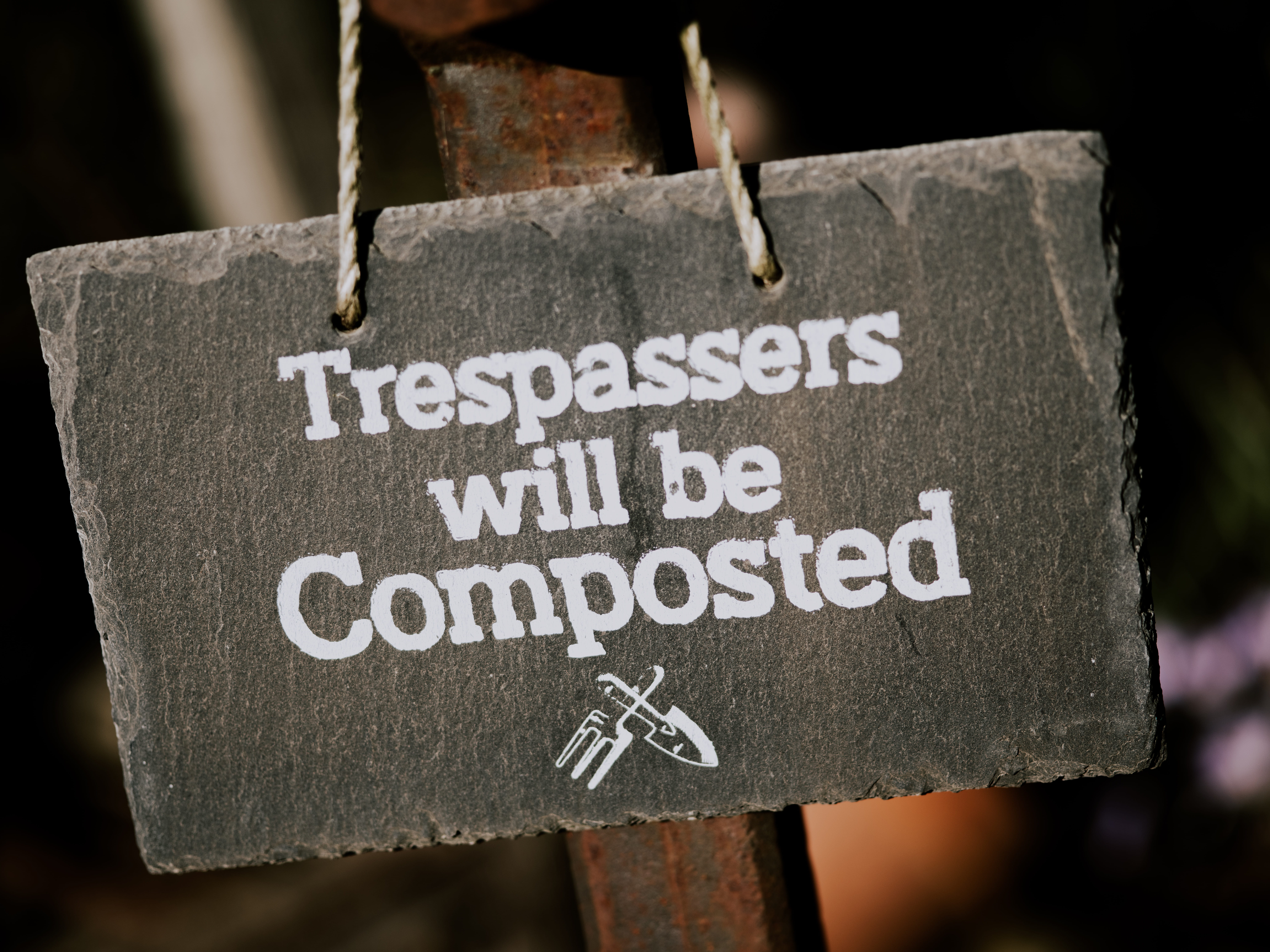 non-western script, gray, sign, message, focus on foreground, board, white, trespassers, western script, no people, warning sign, 8K, text, wood - material, HD Wallpaper