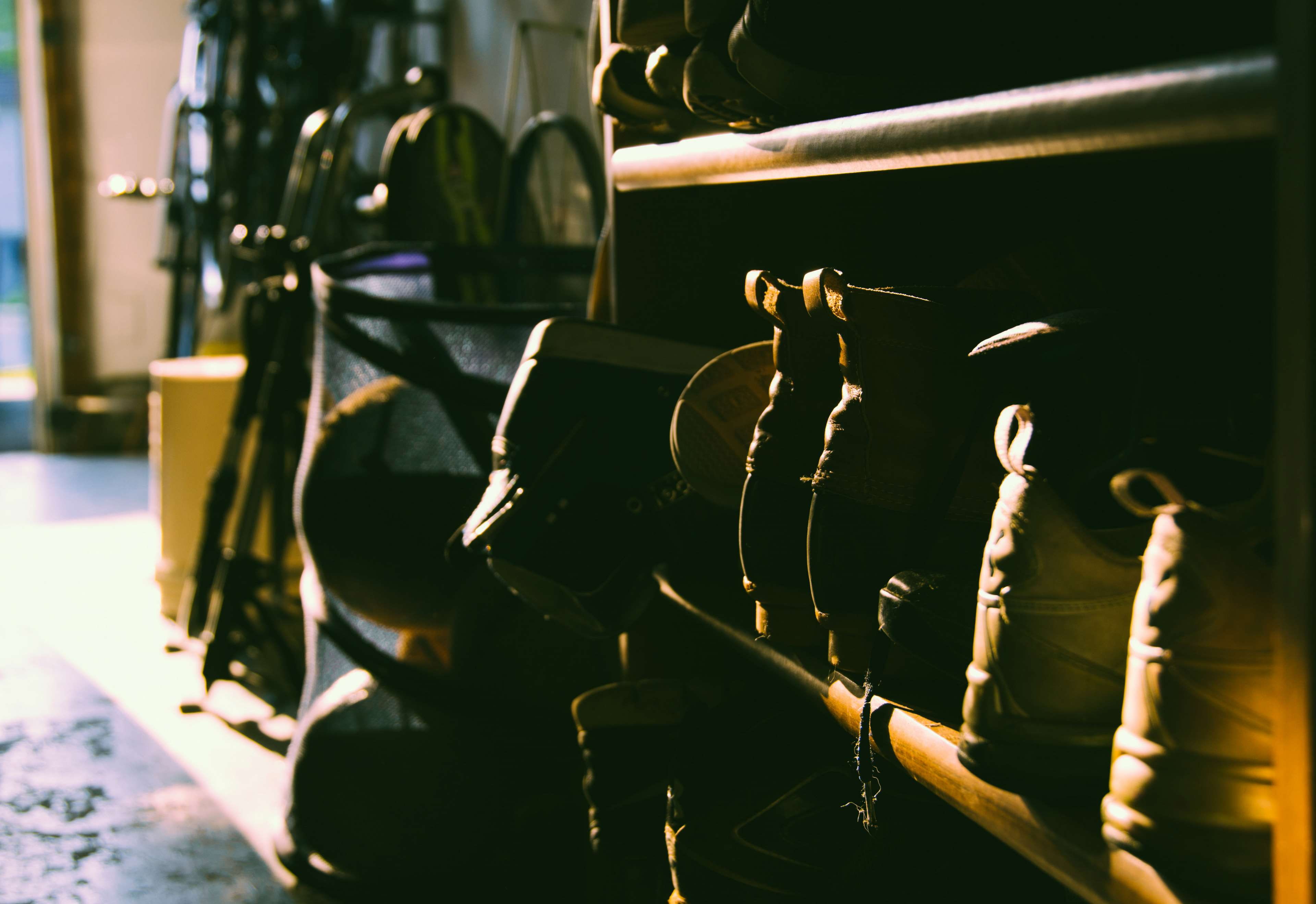 4K, indoors, medium group of objects, shoe rack, technology, absence, day, shoes, arts culture and entertainment, selective focus, garage, group of objects, HD Wallpaper