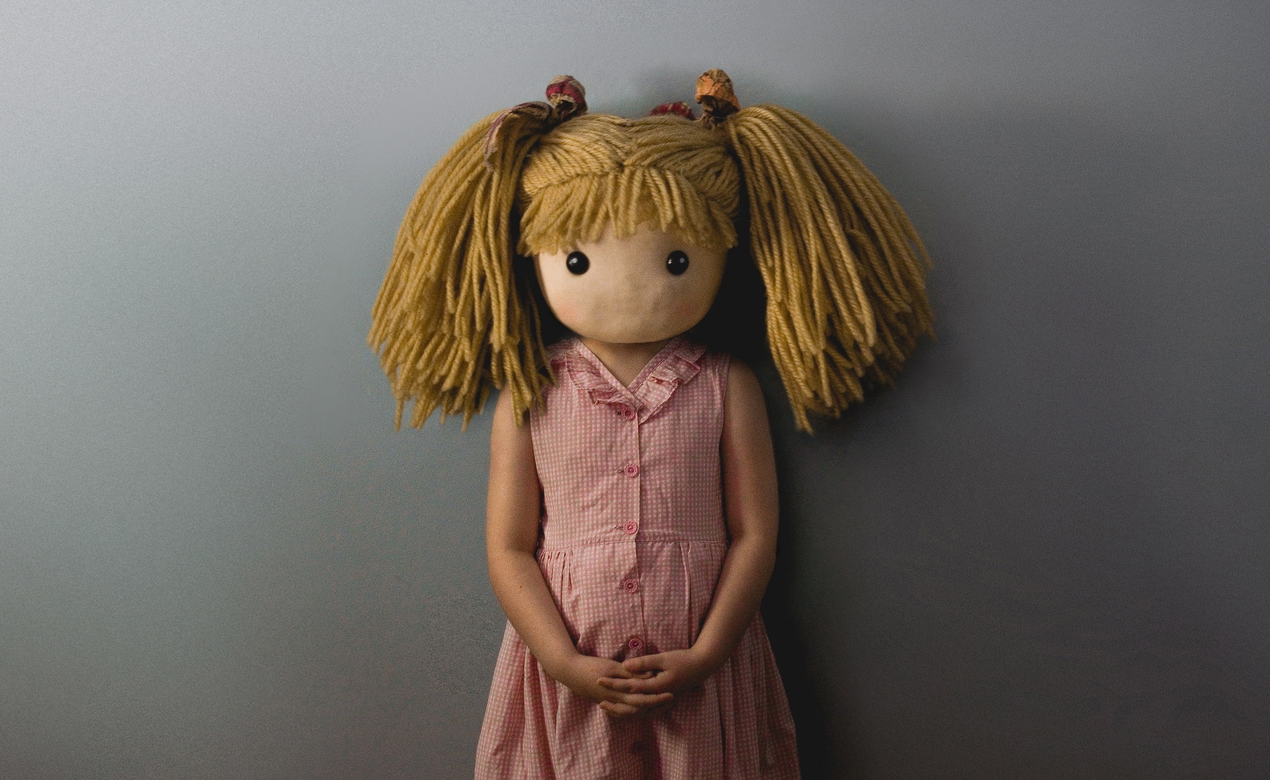 waist up, s, sleeveless, child, Doll, kids, gray, Strange, childhood, obscured face, hairstyle, surreal, indoors, pink, Children, studio shot, toy, girls, HD Wallpaper