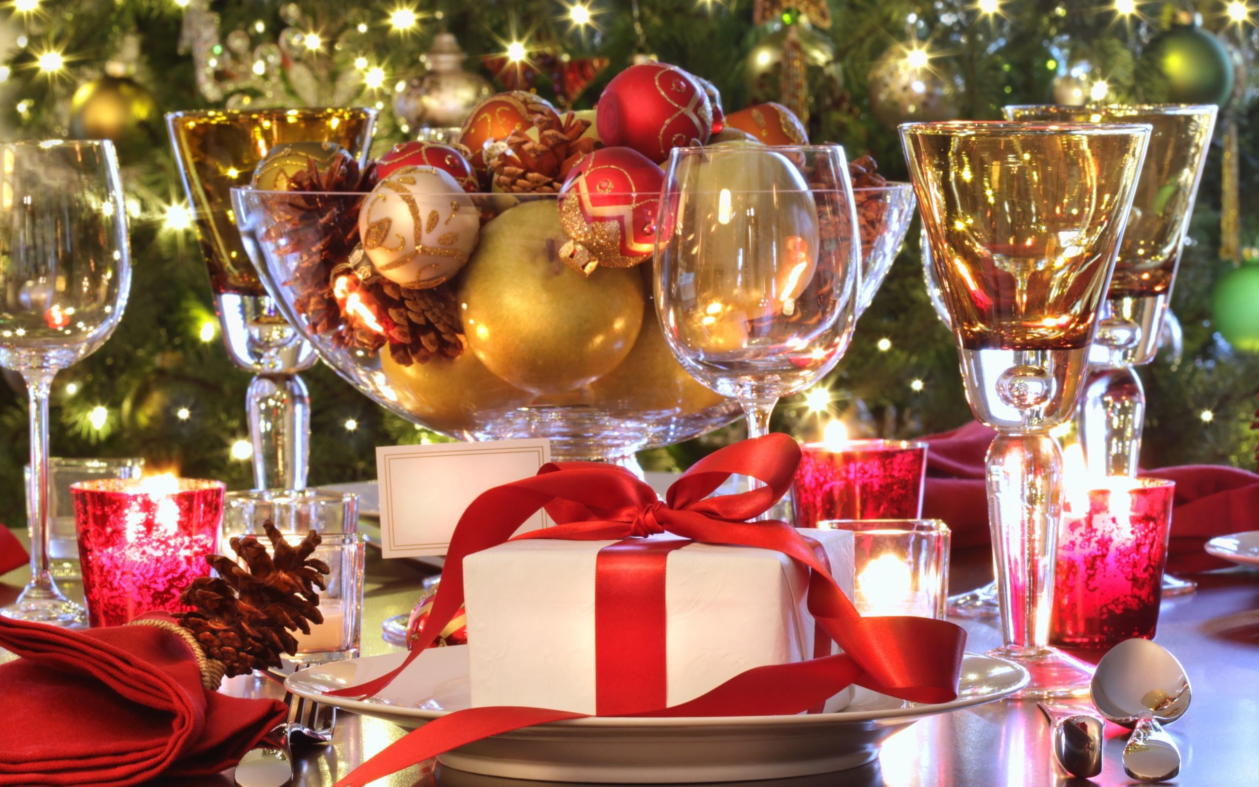 cutlery, presents, ribbon, glass, Christmas, cones, Christmas ornaments, snow, New Year, 2K, bowls, HD Wallpaper