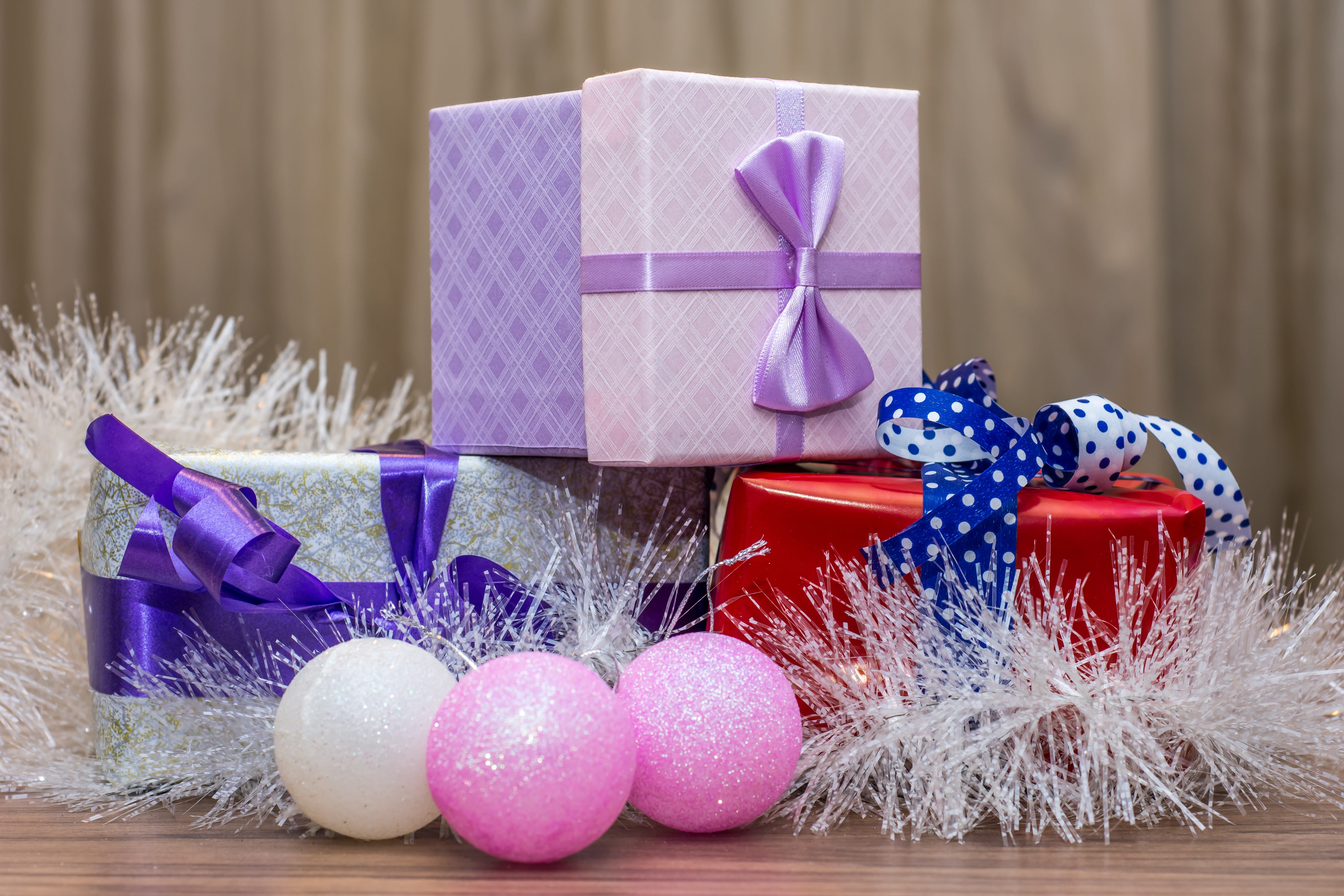 year, box - container, greeting, eve, present, winter, table, gift, 5K, festive, happy, gift box, holiday - event, indoors, christmas, christmas presents, HD Wallpaper