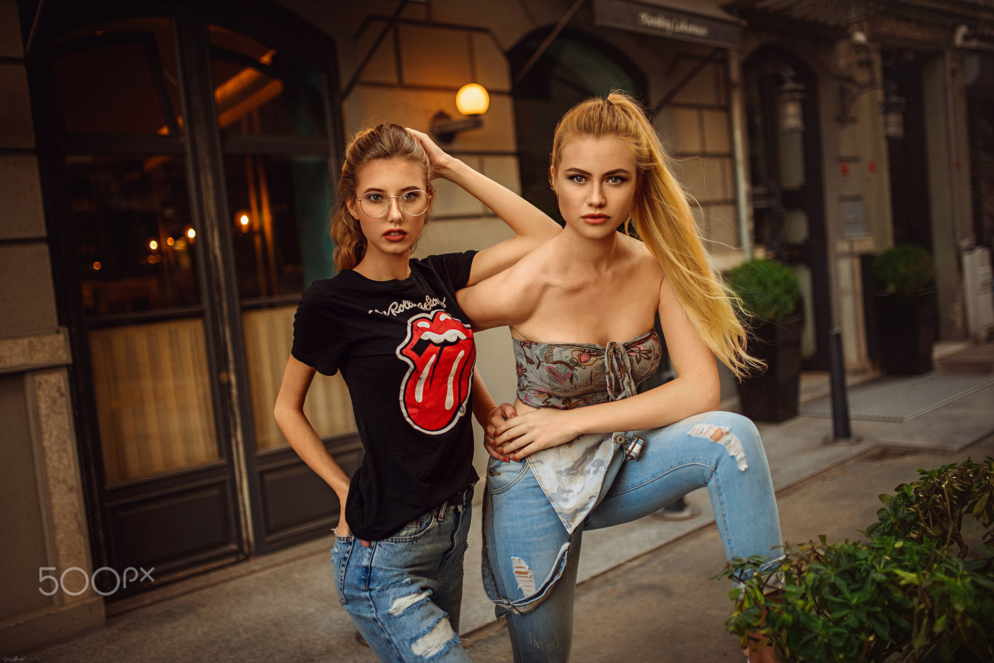 500px, watermarked, 1080P, blonde, torn jeans, portrait, women, Rolling Stones, overalls, T-shirt, women outdoors, HD Wallpaper