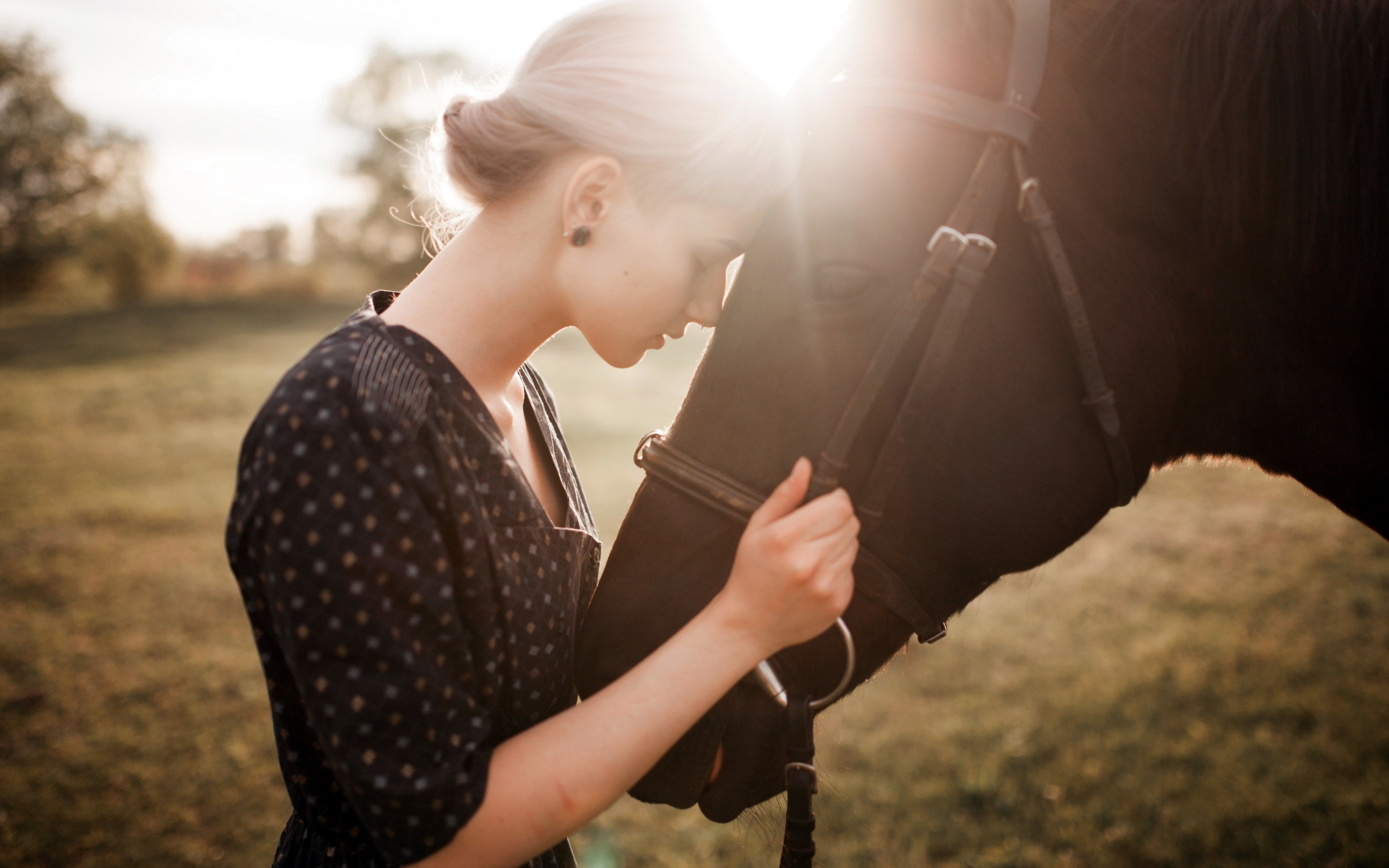 nature, sunlight, standing, beautiful woman, field, casual clothing, cute girl pic 2560x1600, day, hairstyle, young adult, waist up, lens flare, real people, HD Wallpaper